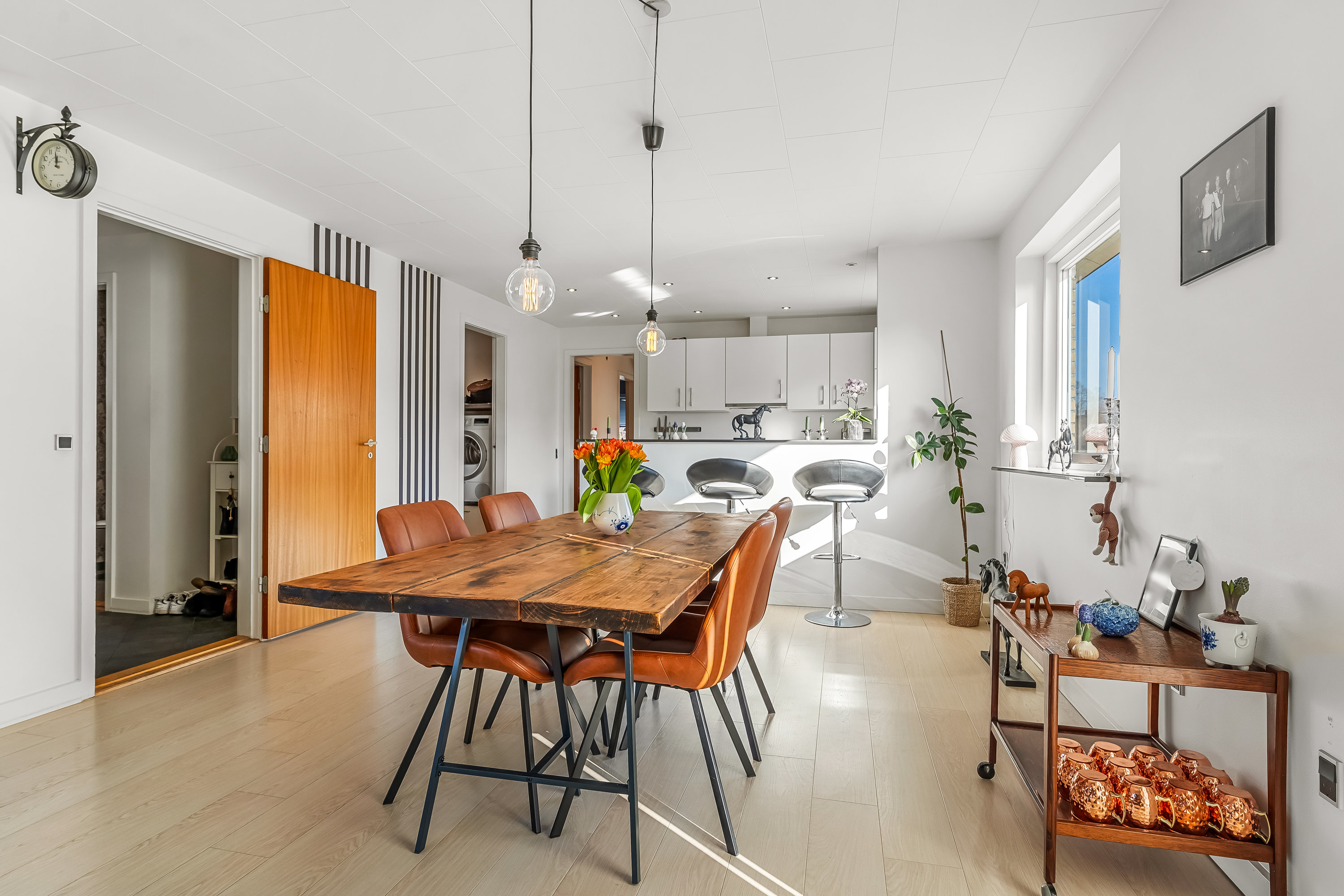 Fremhævet stue billede i fuldskærmstilstand. Billede af Huusgårdsvej 8, 4912 Harpelunde