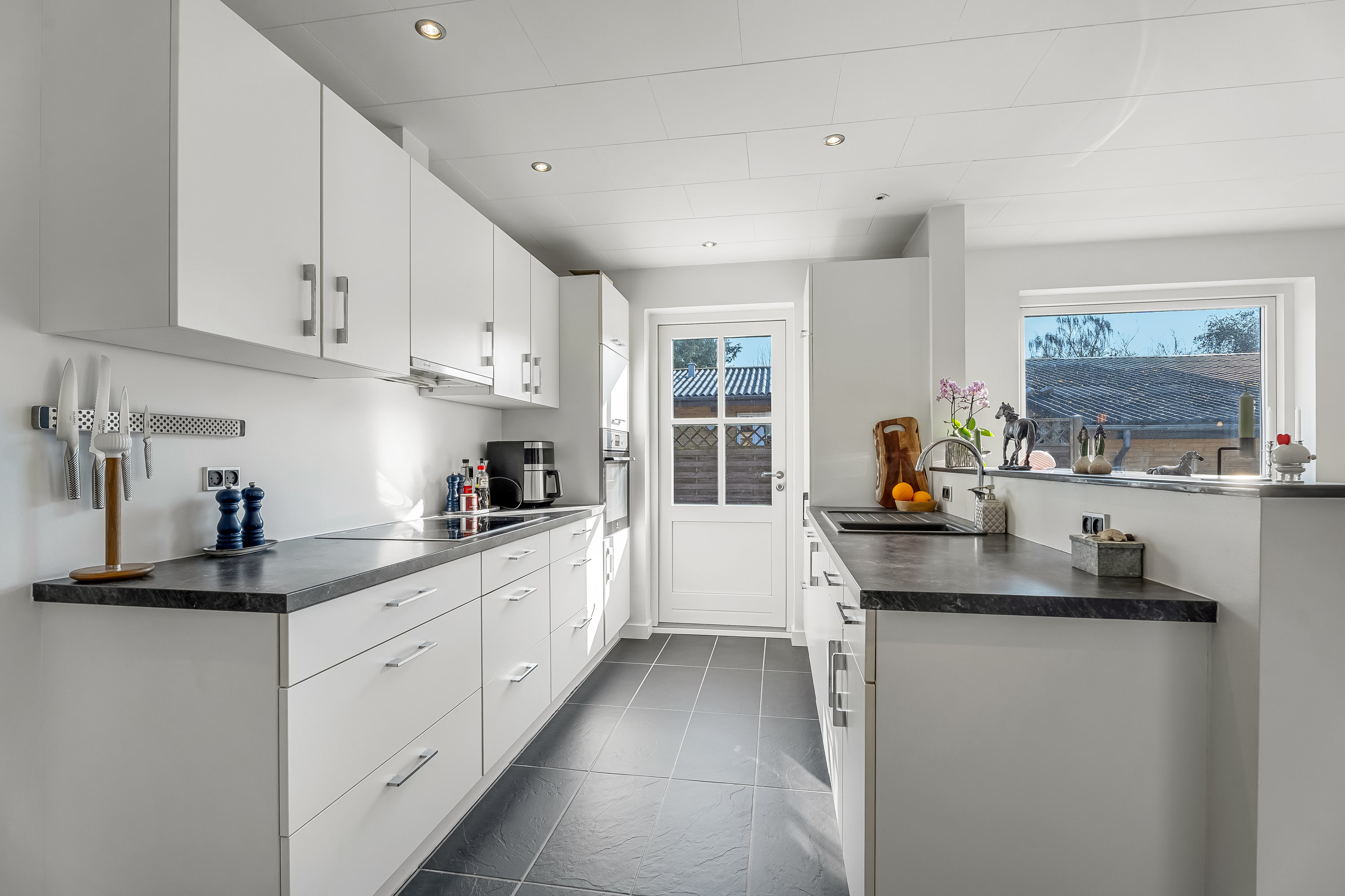 Fremhævet køkken billede i fuldskærmstilstand. Billede af Huusgårdsvej 8, 4912 Harpelunde