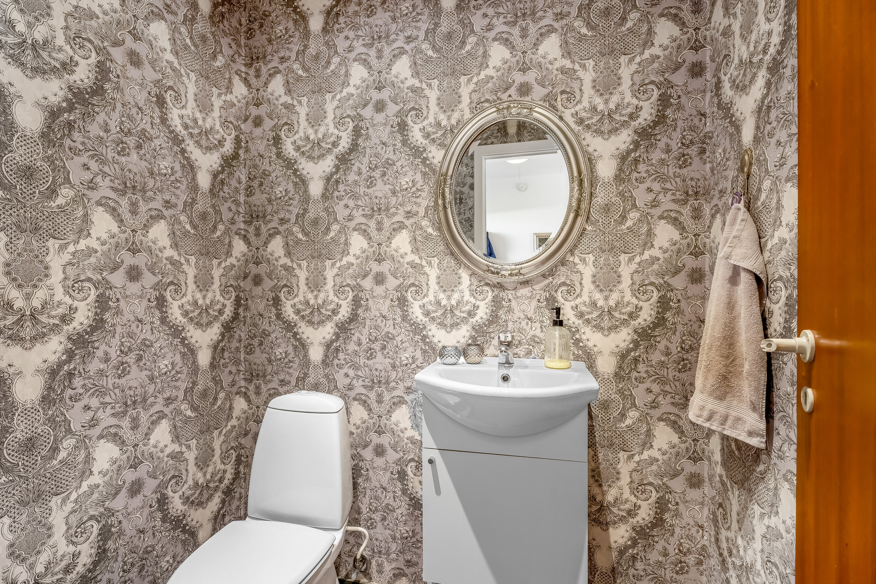 Fremhævet toilet billede i fuldskærmstilstand. Billede af Huusgårdsvej 8, 4912 Harpelunde