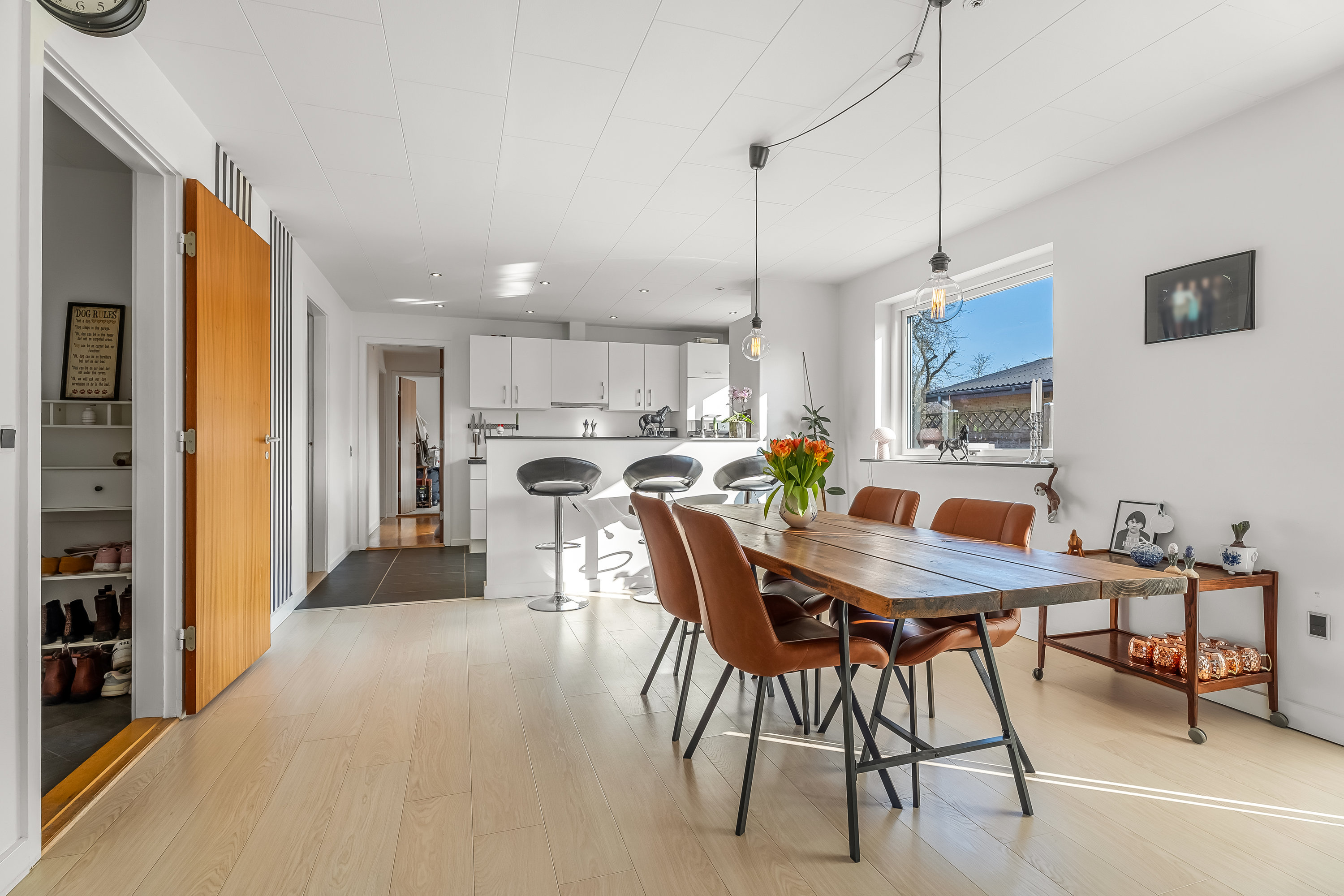 Fremhævet stue billede i fuldskærmstilstand. Billede af Huusgårdsvej 8, 4912 Harpelunde