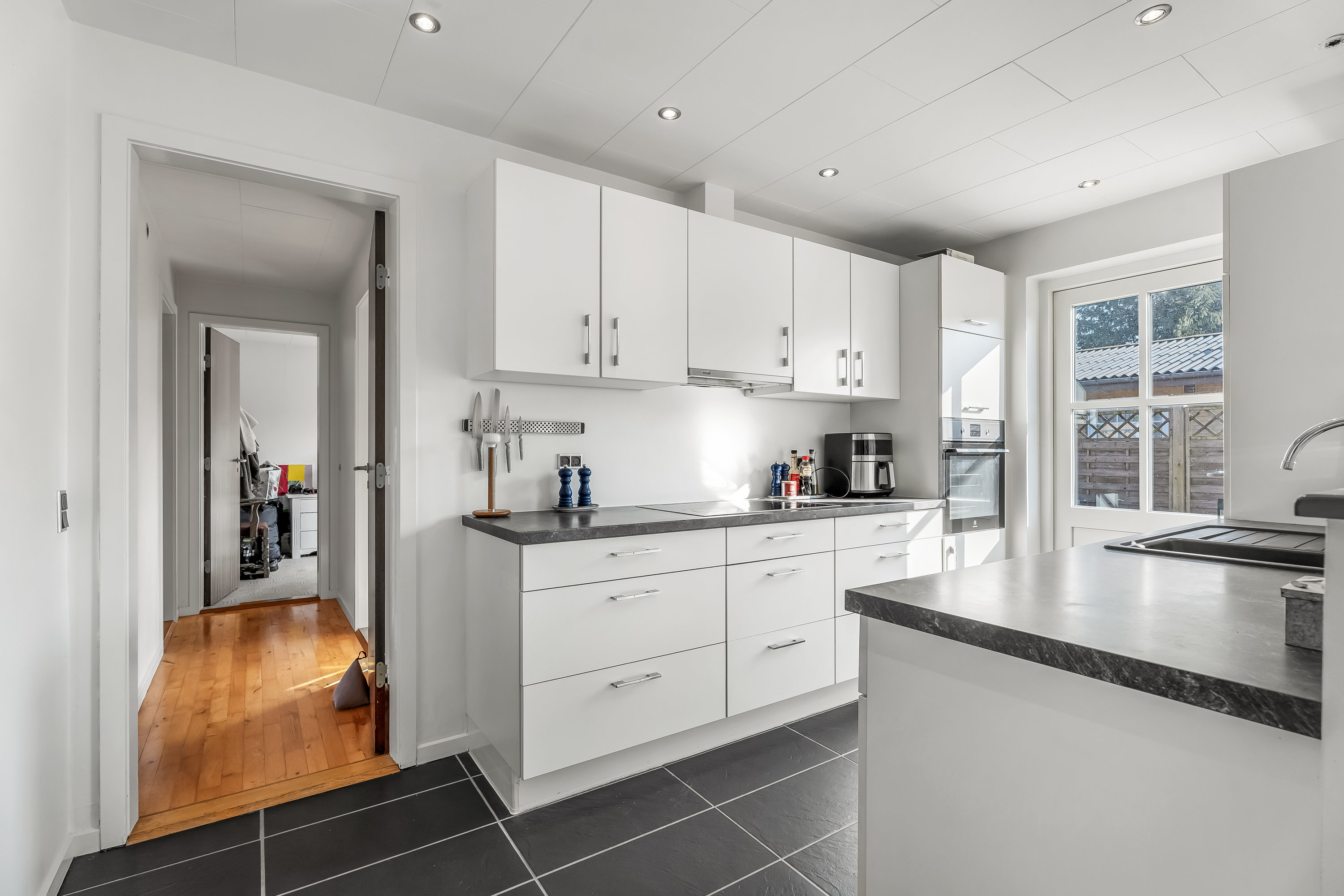 Fremhævet køkken billede i fuldskærmstilstand. Billede af Huusgårdsvej 8, 4912 Harpelunde