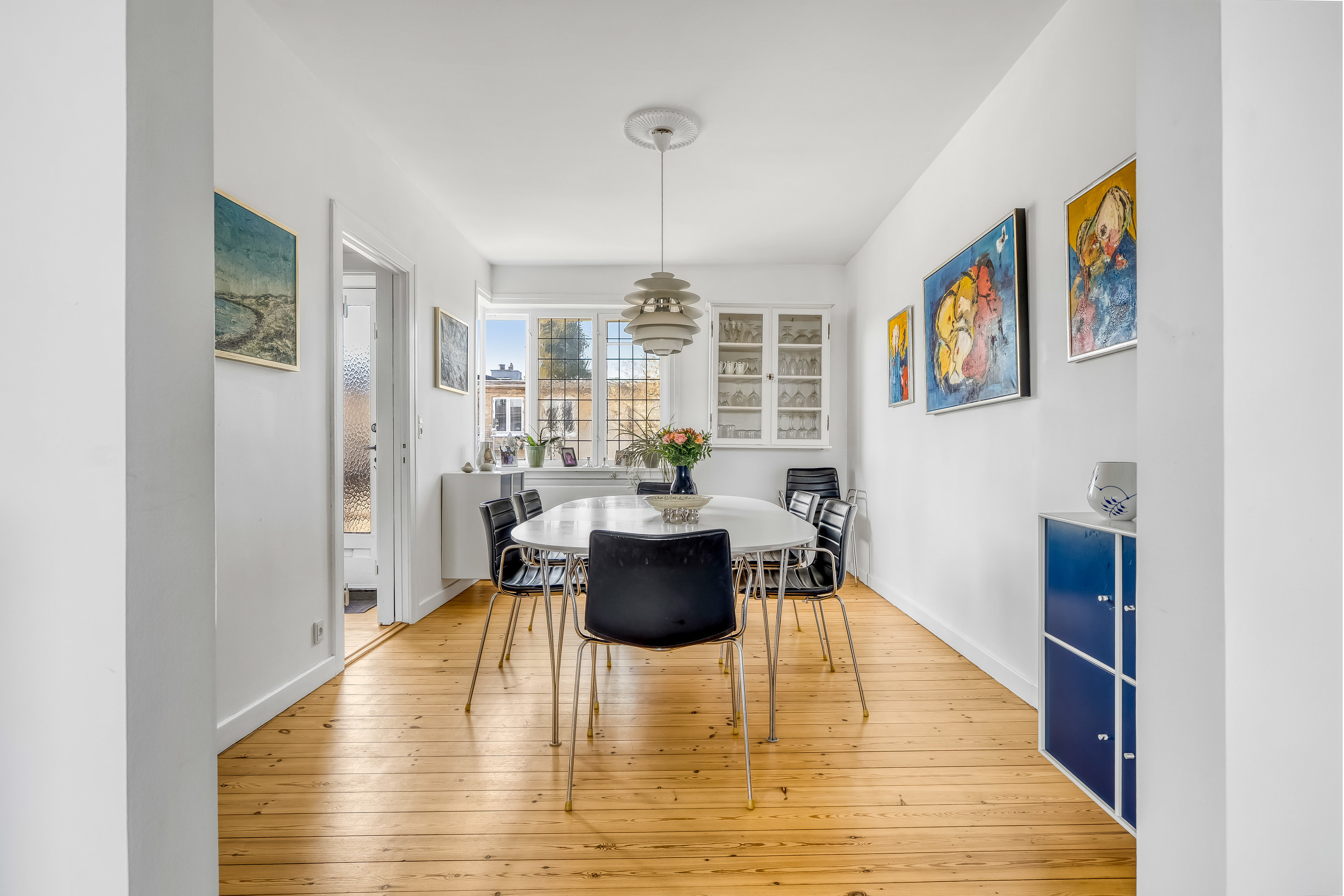 Fremhævet stue billede i fuldskærmstilstand. Billede af Birkevang 46, 2830 Virum