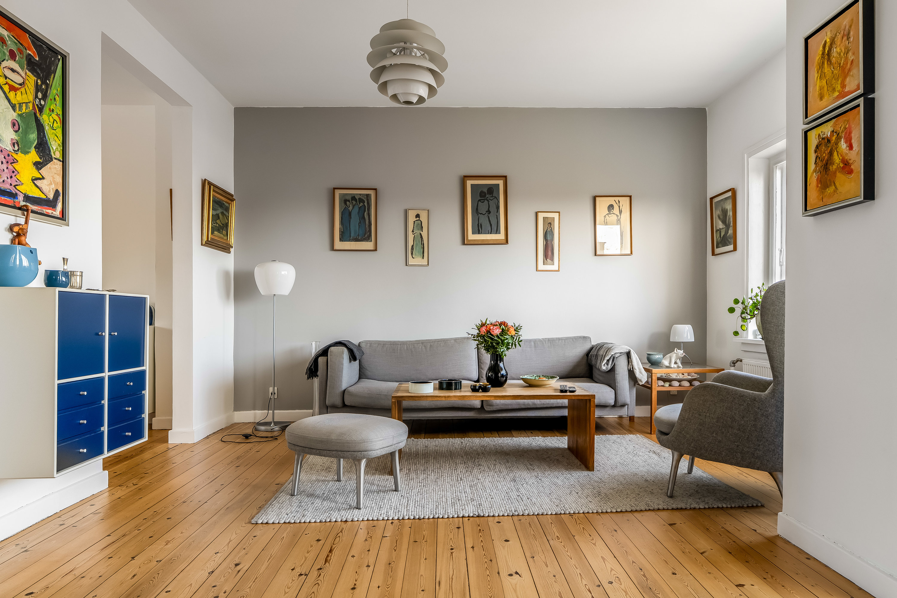 Fremhævet stue billede i fuldskærmstilstand. Billede af Birkevang 46, 2830 Virum