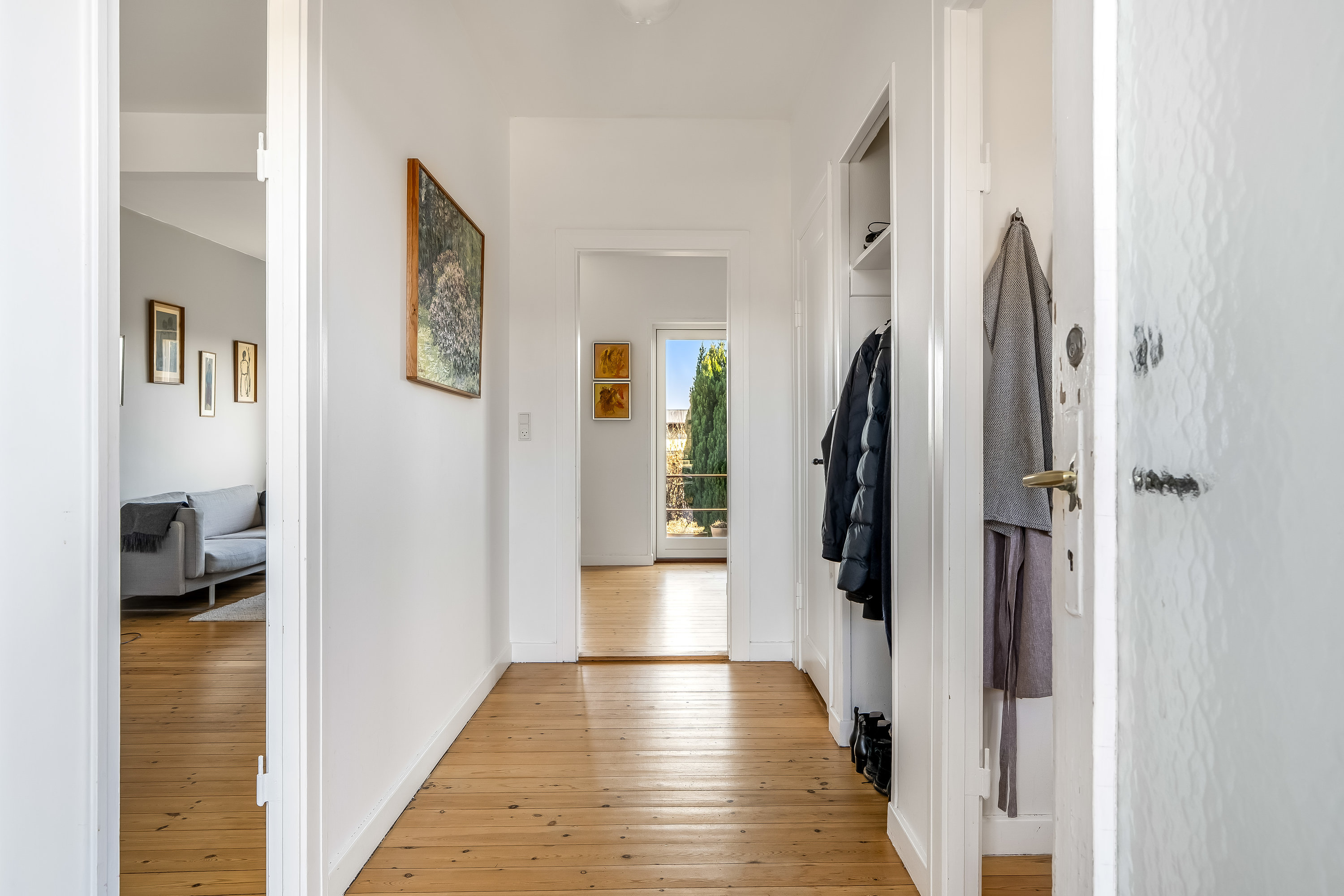 Fremhævet gang billede i fuldskærmstilstand. Billede af Birkevang 46, 2830 Virum