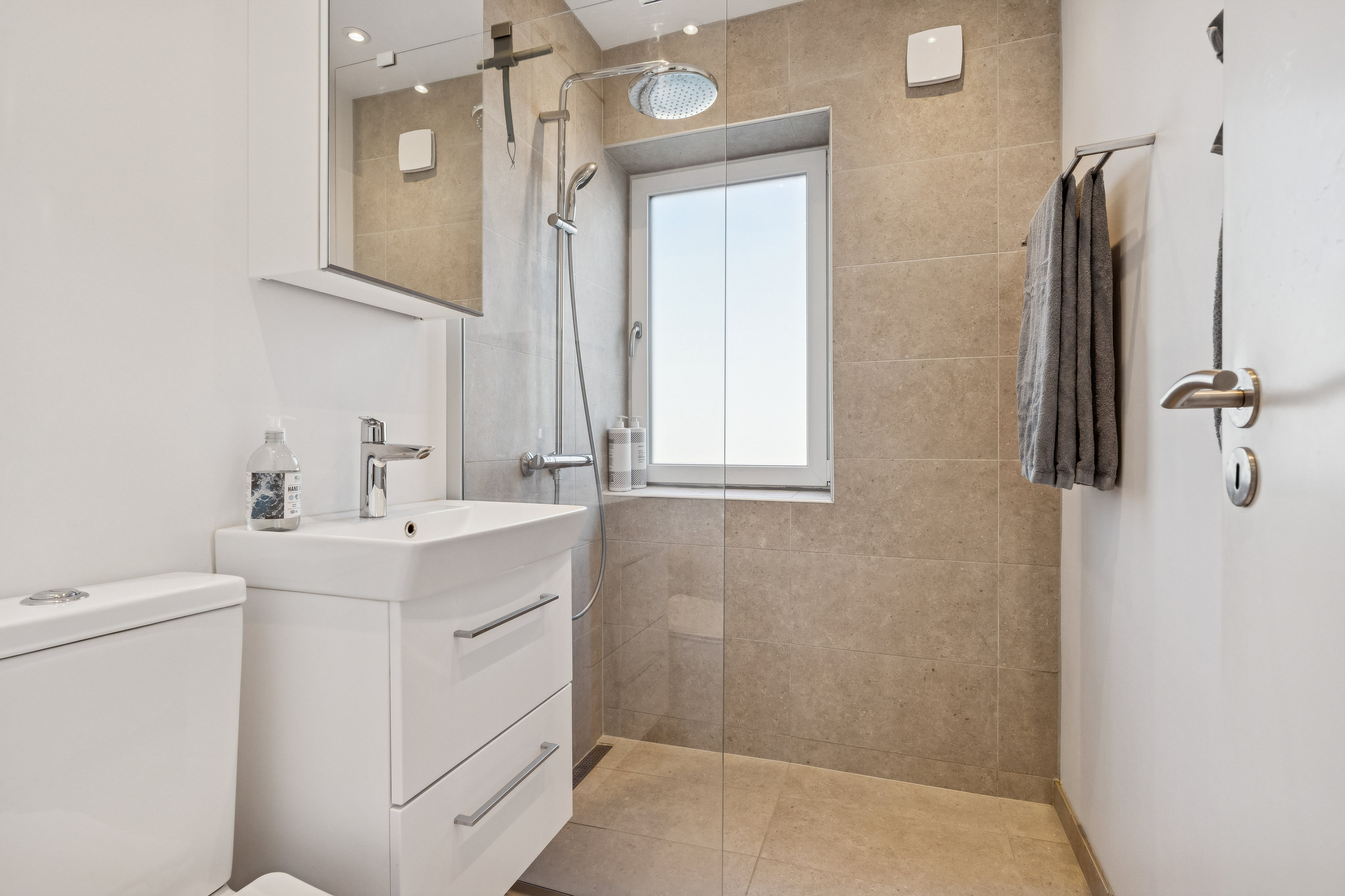 Fremhævet badeværelse billede i fuldskærmstilstand. Billede af Provstejorden 6, 1. th., 9000 Aalborg