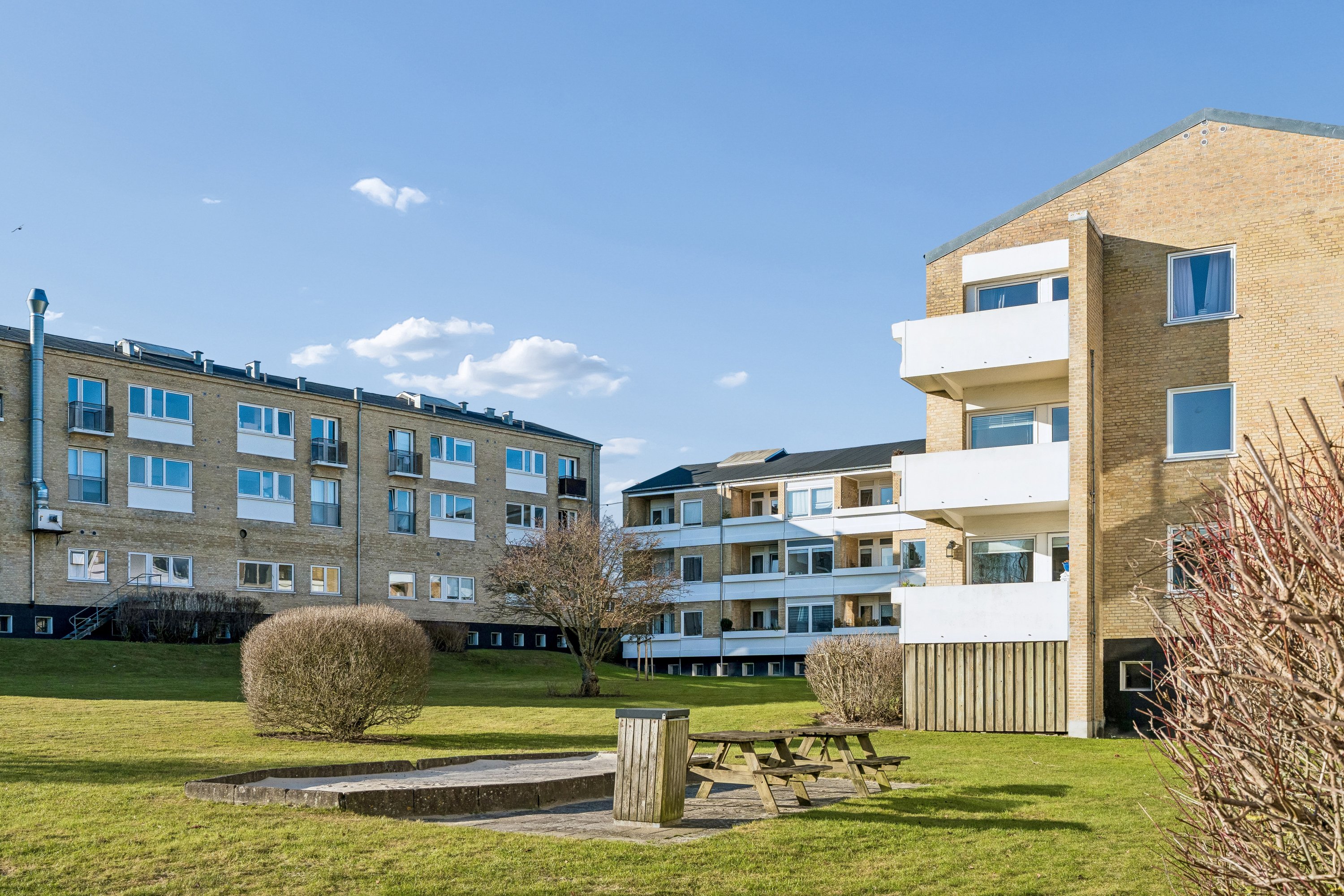 Fremhævet andet billede i fuldskærmstilstand. Billede af Provstejorden 6, 1. th., 9000 Aalborg