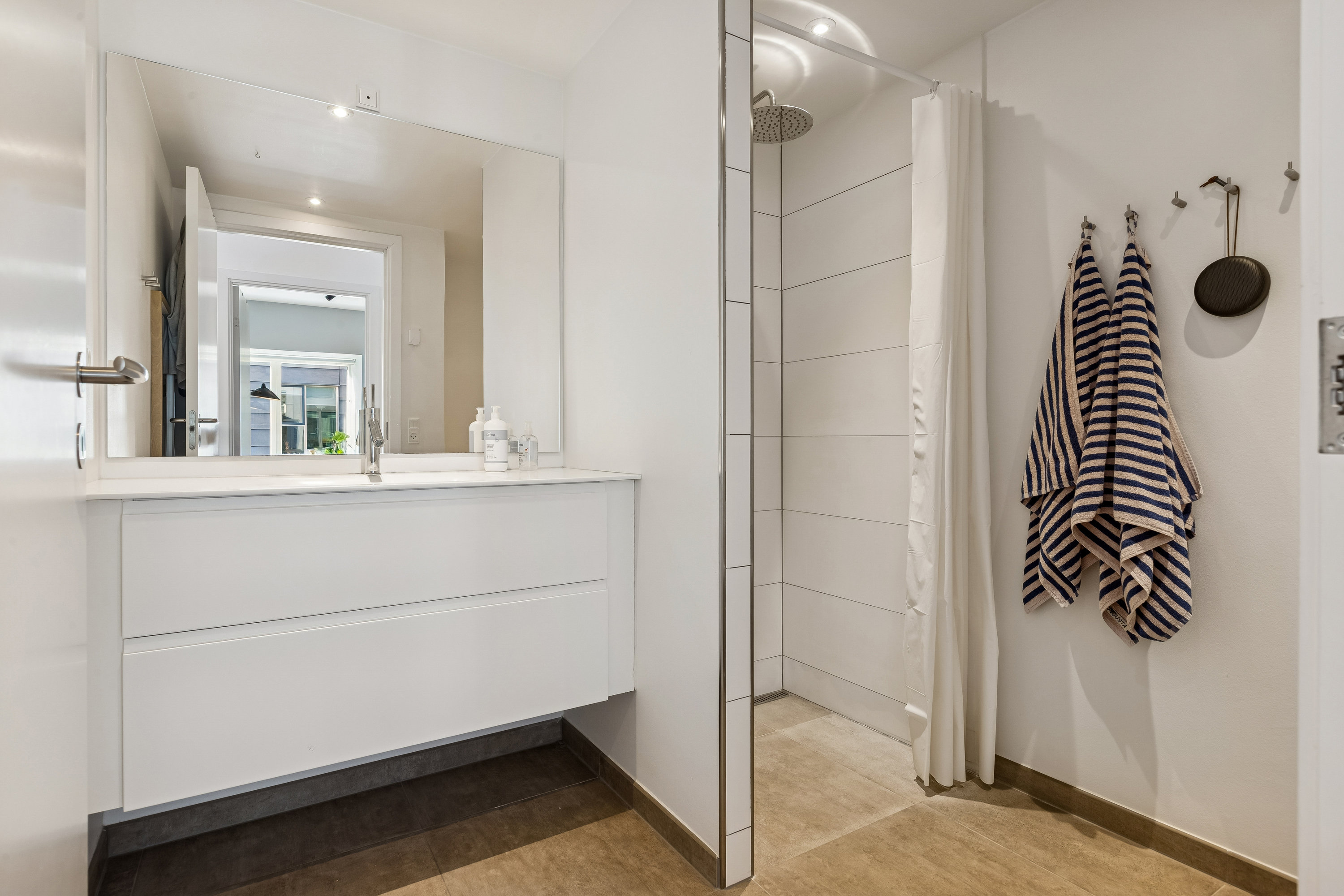 Fremhævet badeværelse billede i fuldskærmstilstand. Billede af Persillevej 46, 2300 København S