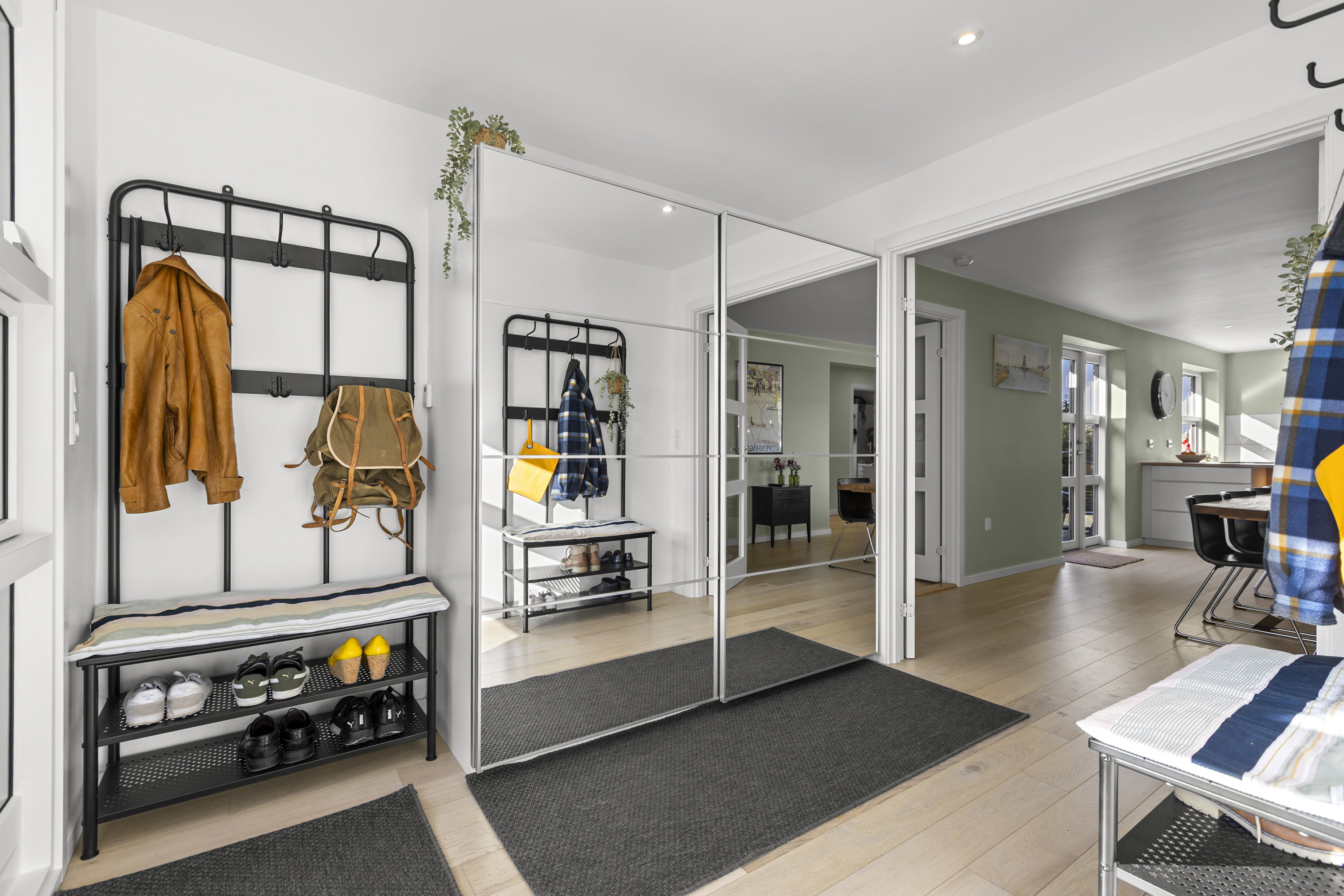 Fremhævet entré billede i fuldskærmstilstand. Billede af Lærkevænget 12, 4160 Herlufmagle