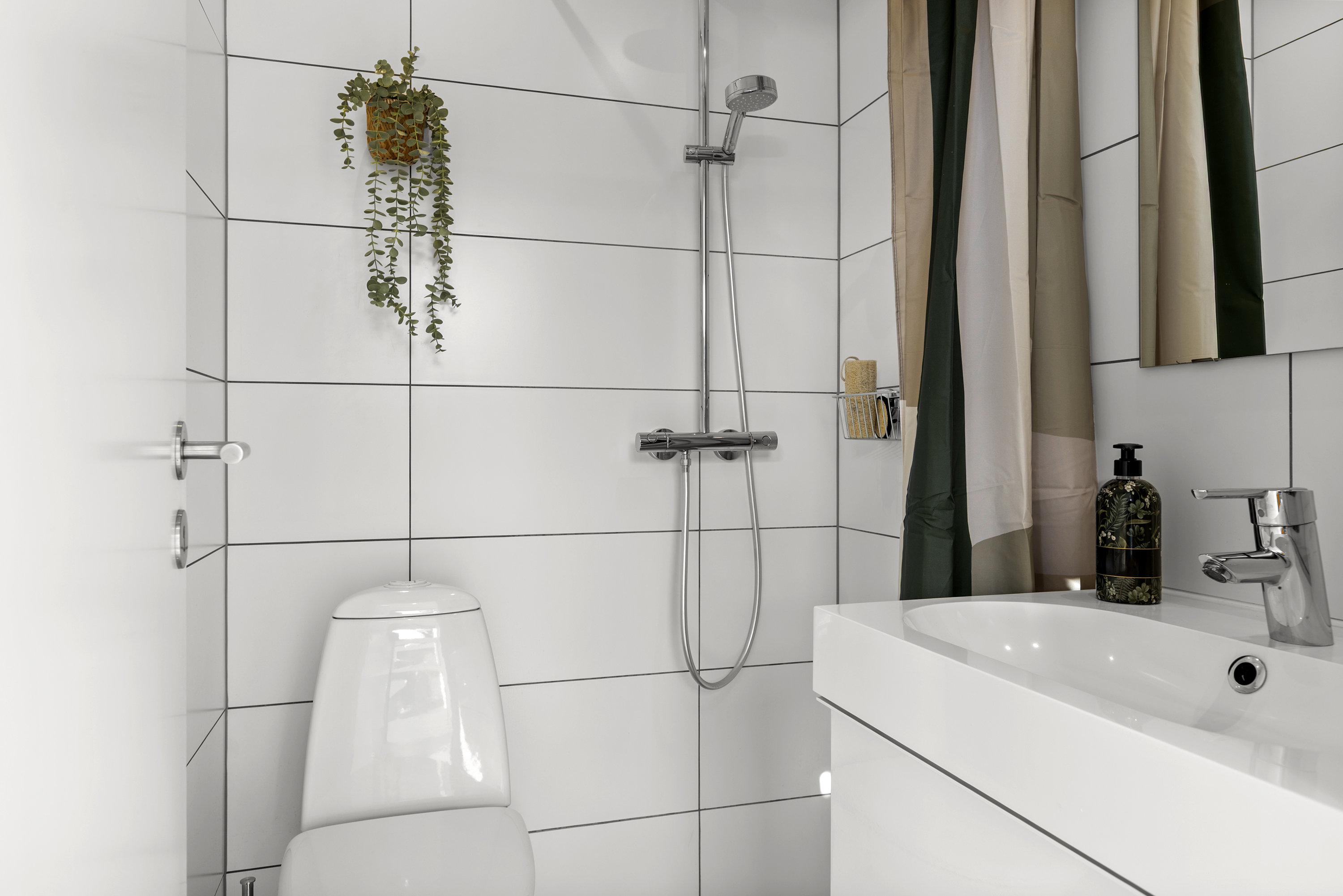 Fremhævet badeværelse billede i fuldskærmstilstand. Billede af Lærkevænget 12, 4160 Herlufmagle