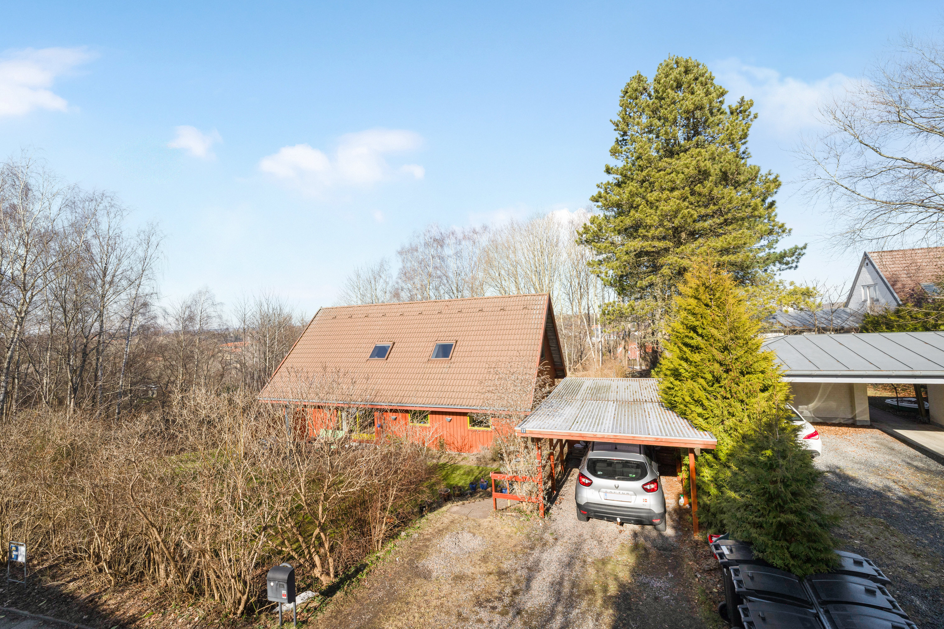 Fremhævet facade billede i fuldskærmstilstand. Billede af Vandtårnsvej 17, 3460 Birkerød