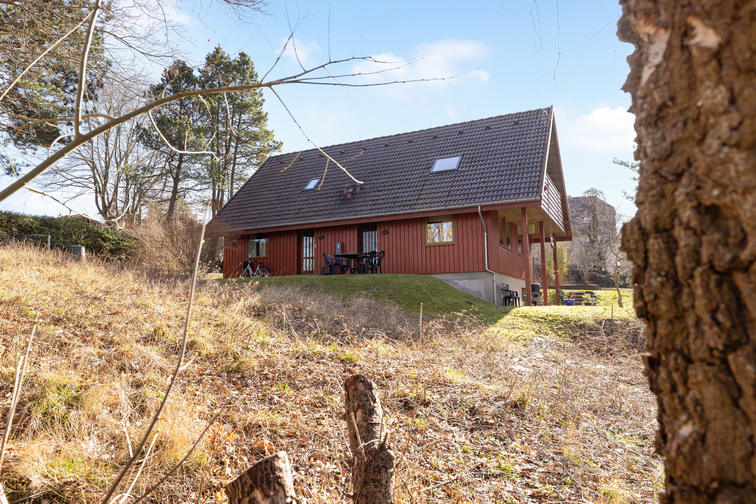 Fremhævet facade billede i fuldskærmstilstand. Billede af Vandtårnsvej 17, 3460 Birkerød