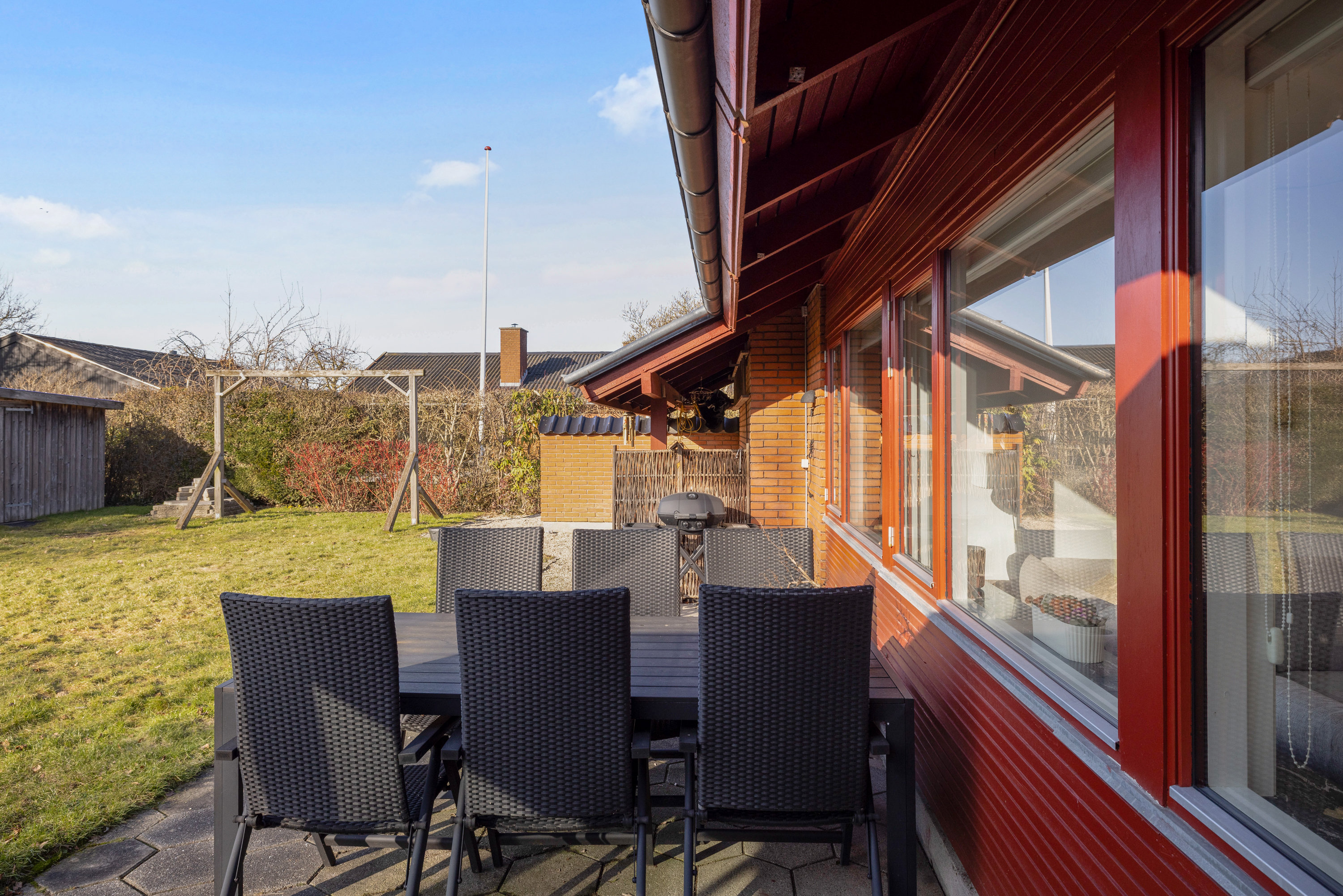 Fremhævet terrasse billede i fuldskærmstilstand. Billede af Axel Juels Alle 86, 2750 Ballerup