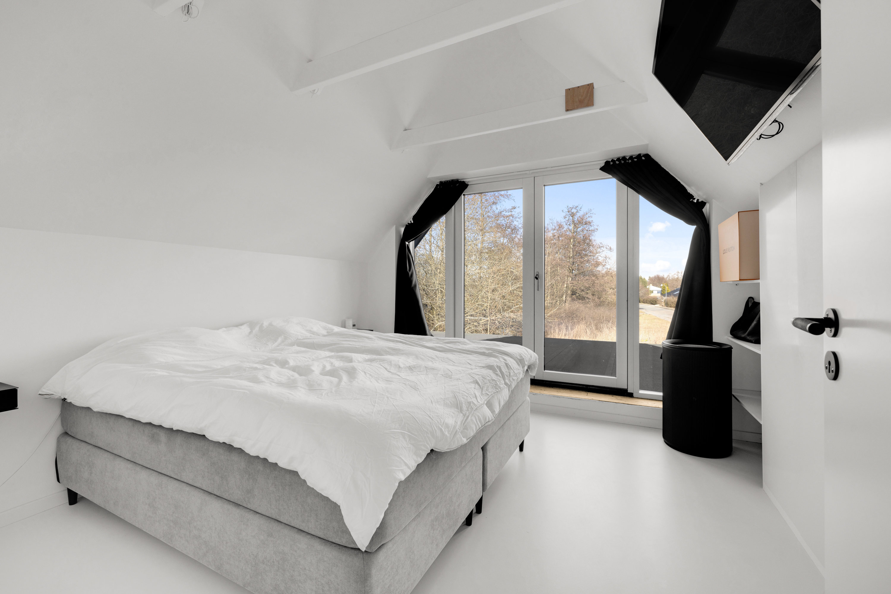 Fremhævet soveværelse billede i fuldskærmstilstand. Billede af Brydegårdsvej 37, 2760 Måløv