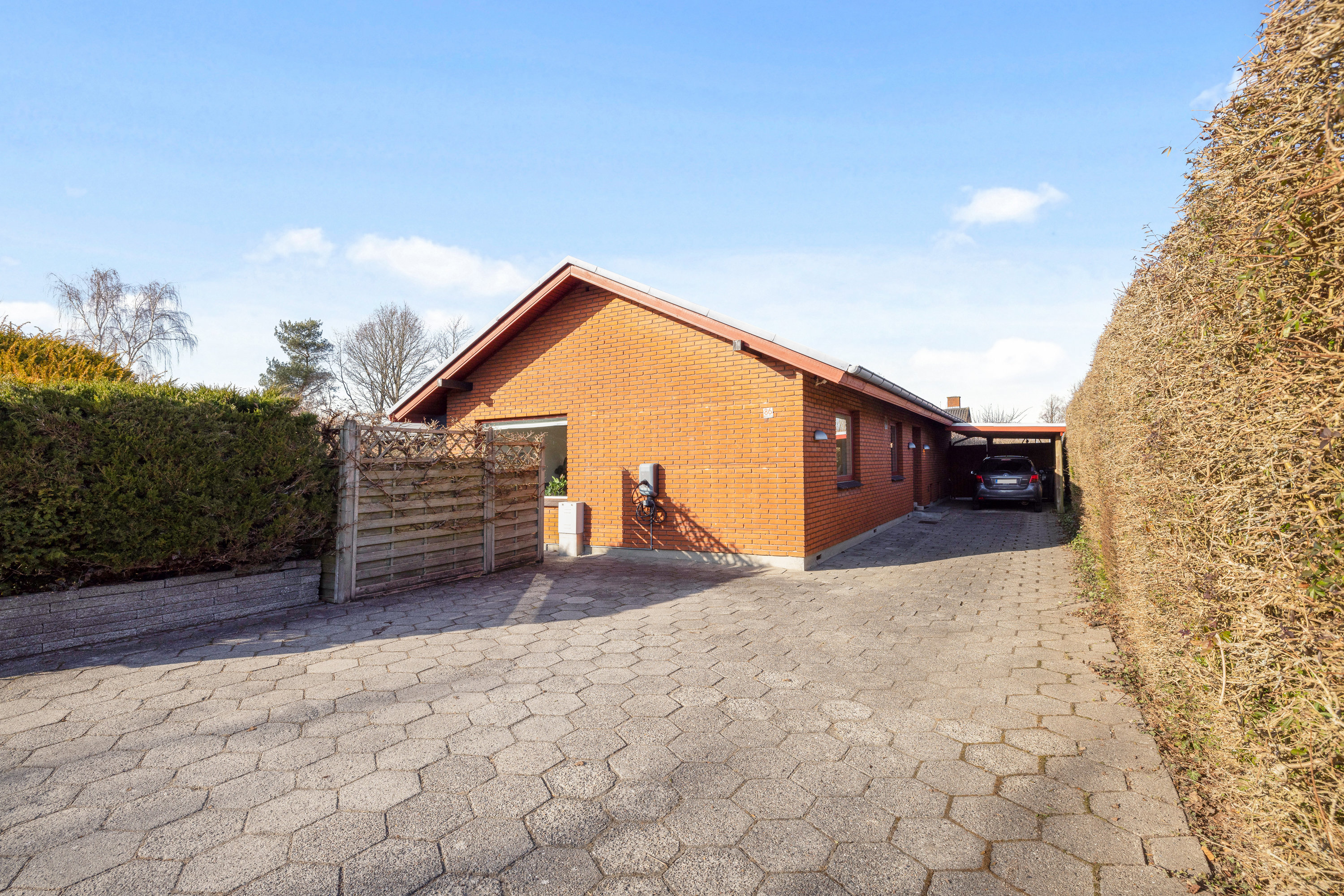 Fremhævet facade billede i fuldskærmstilstand. Billede af Axel Juels Alle 86, 2750 Ballerup