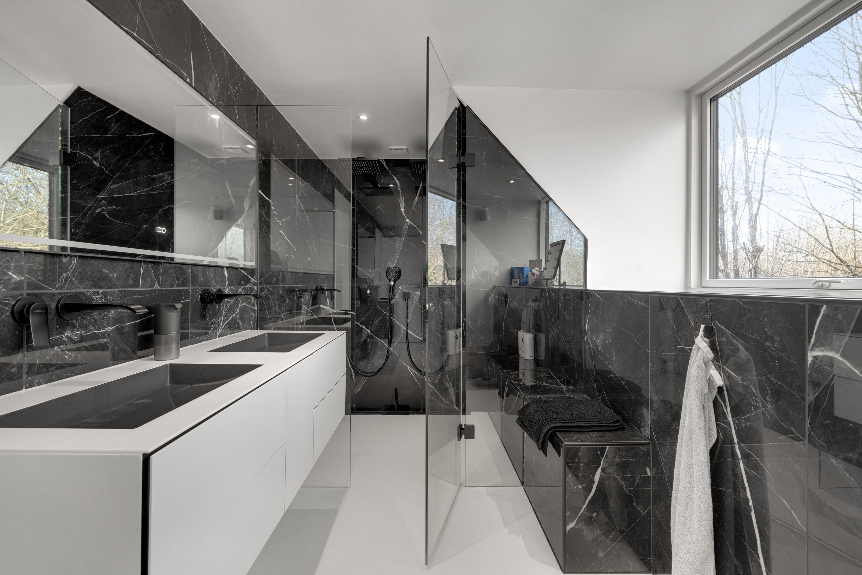 Fremhævet badeværelse billede i fuldskærmstilstand. Billede af Brydegårdsvej 37, 2760 Måløv