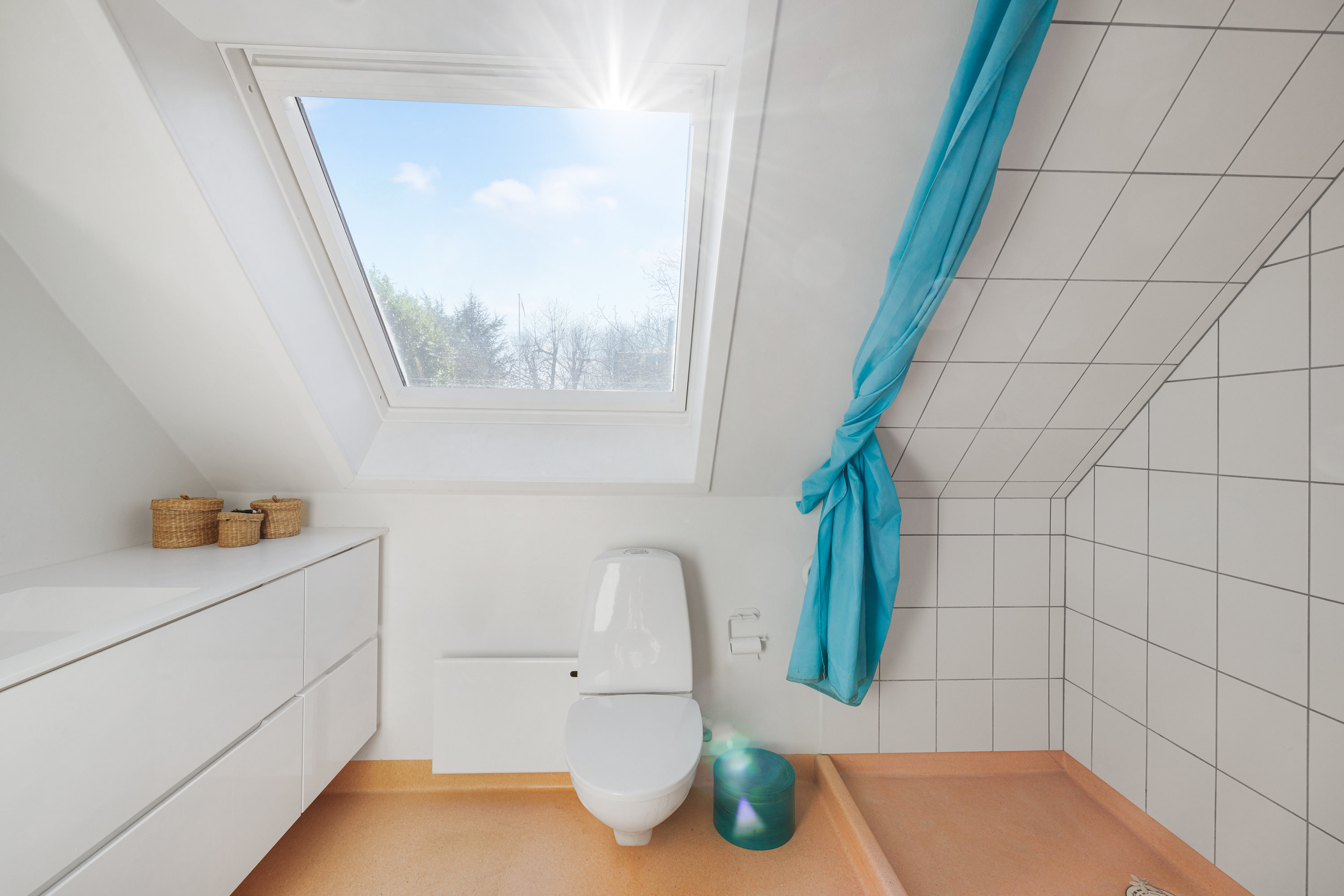 Fremhævet badeværelse billede i fuldskærmstilstand. Billede af Vandtårnsvej 17, 3460 Birkerød