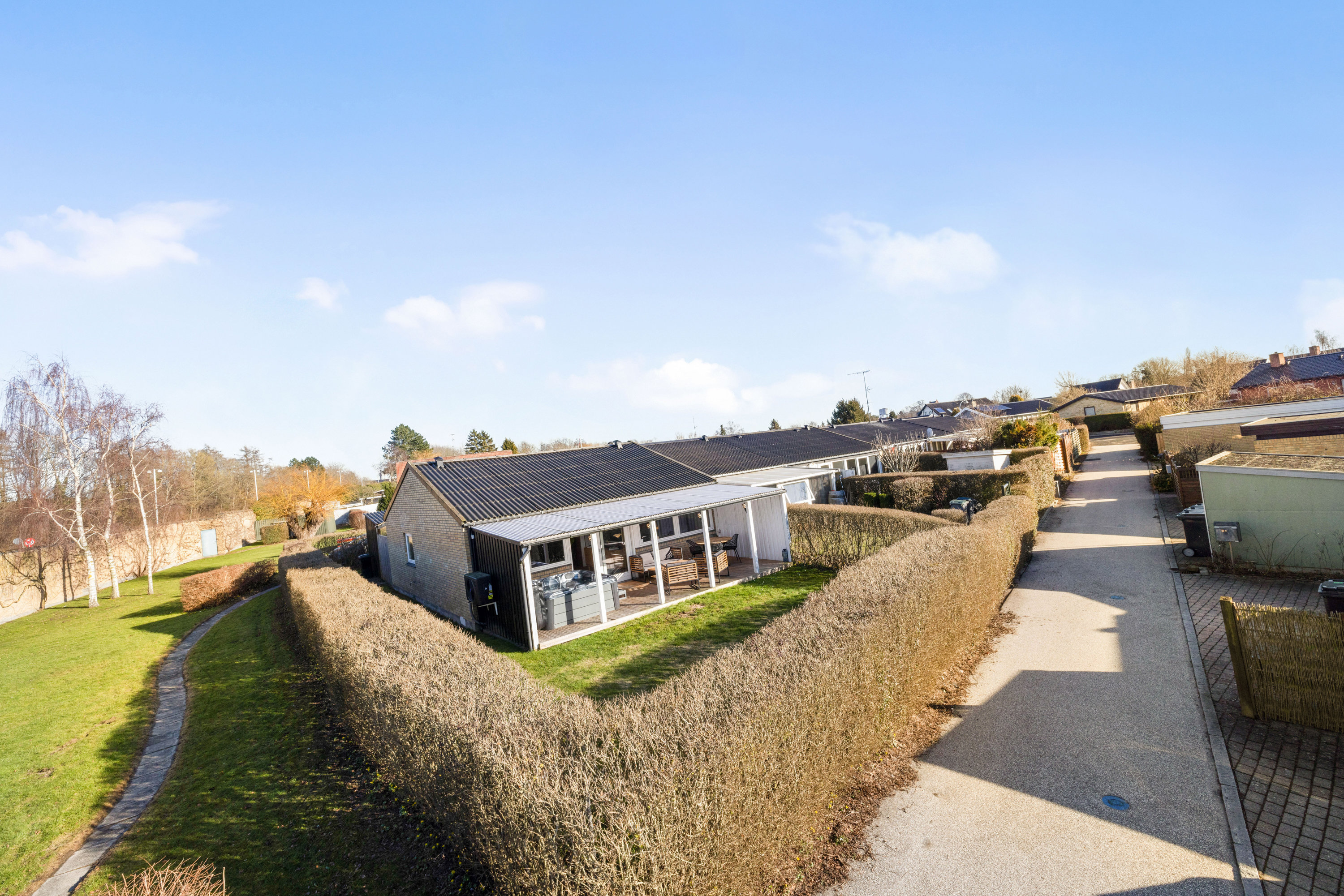 Fremhævet facade billede i fuldskærmstilstand. Billede af Klokkerhaven 56, 2750 Ballerup