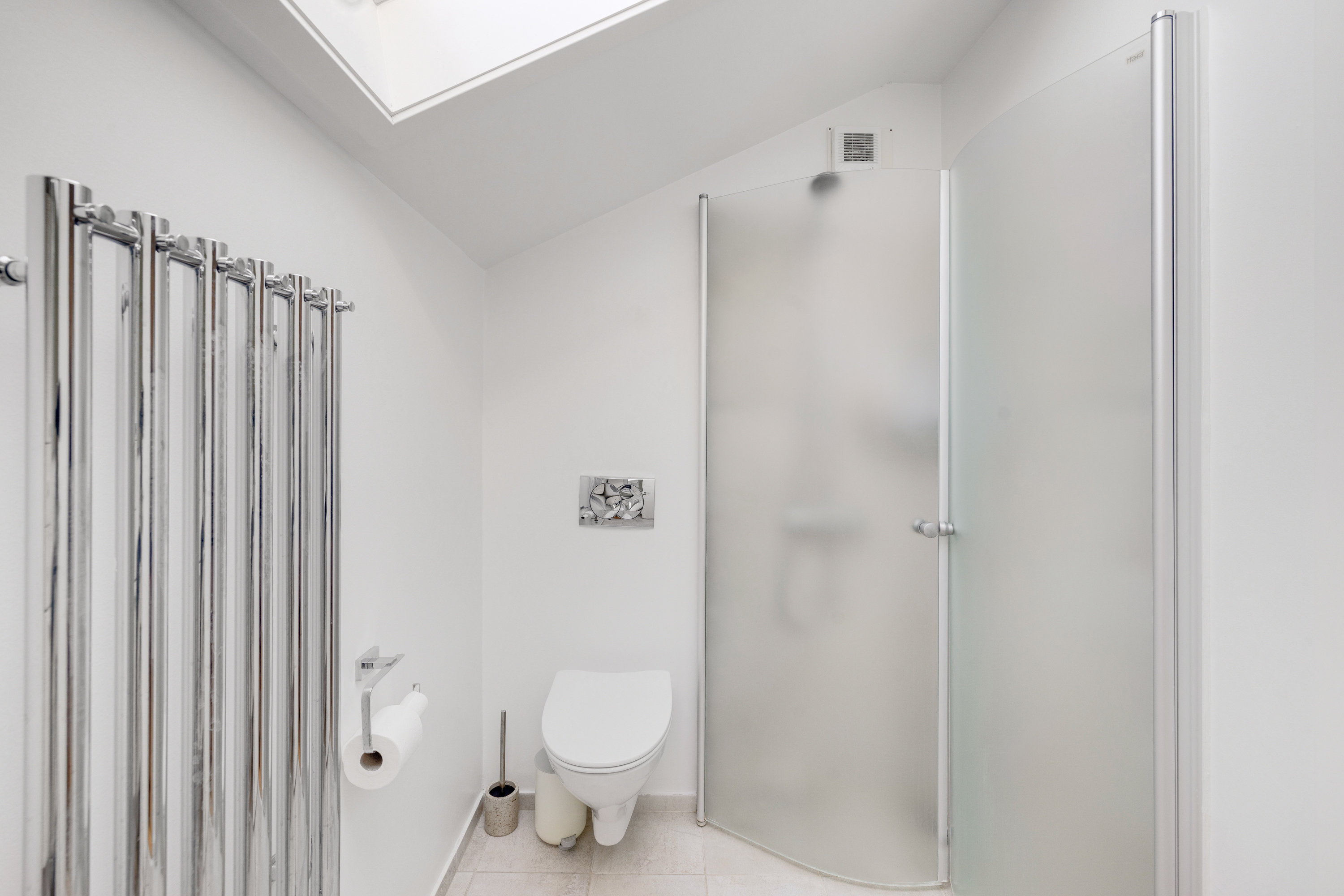 Fremhævet badeværelse billede i fuldskærmstilstand. Billede af Axel Juels Alle 86, 2750 Ballerup