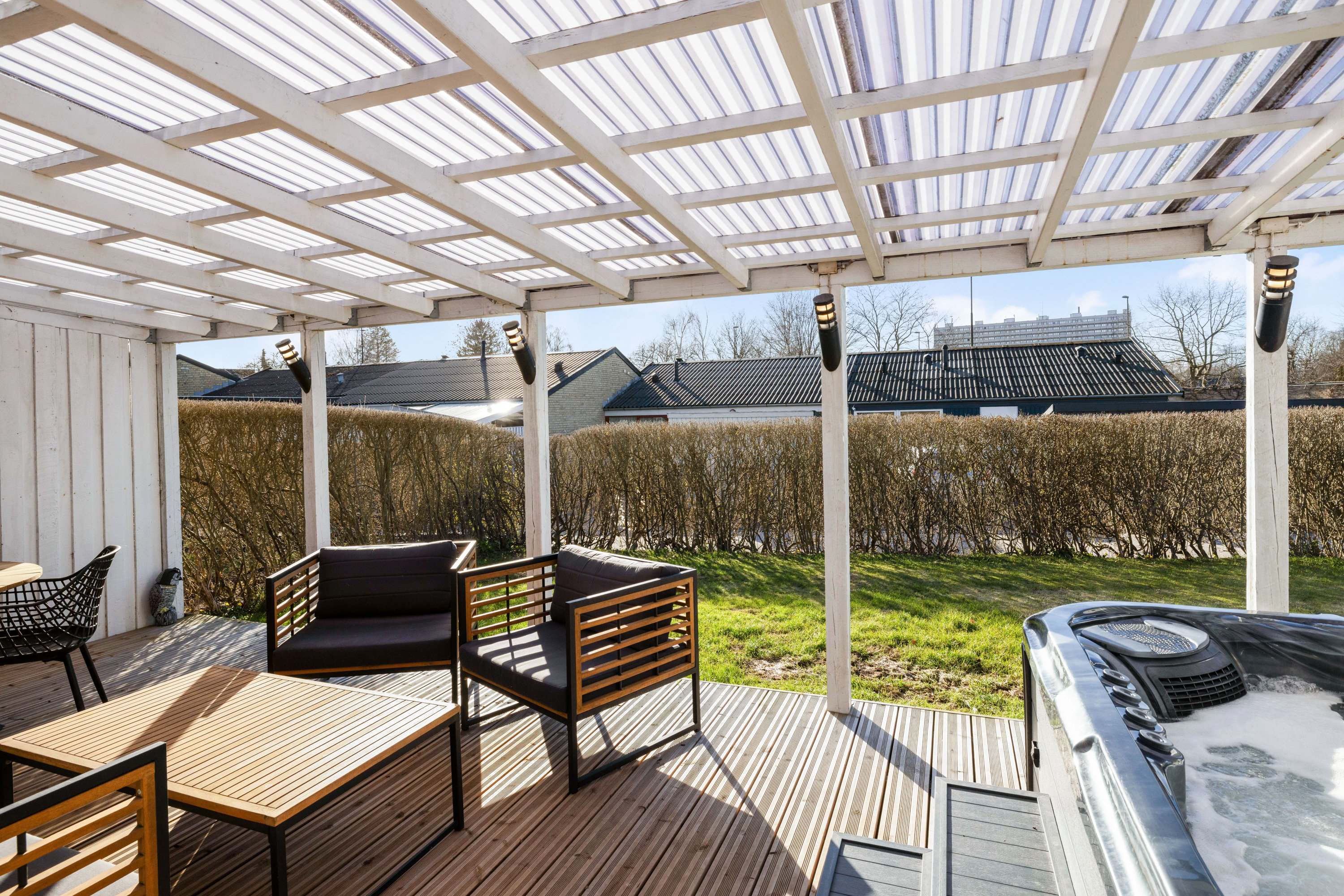 Fremhævet overdækket terrasse billede i fuldskærmstilstand. Billede af Klokkerhaven 56, 2750 Ballerup