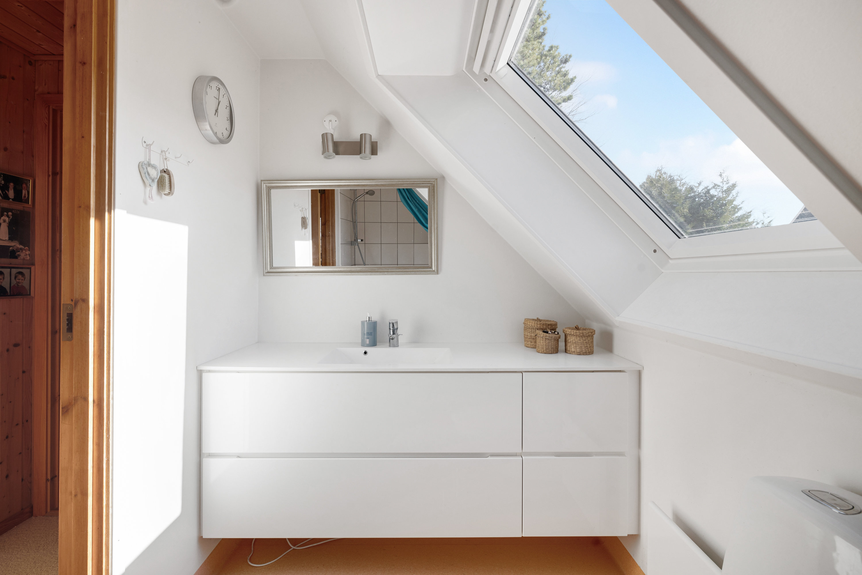 Fremhævet badeværelse billede i fuldskærmstilstand. Billede af Vandtårnsvej 17, 3460 Birkerød