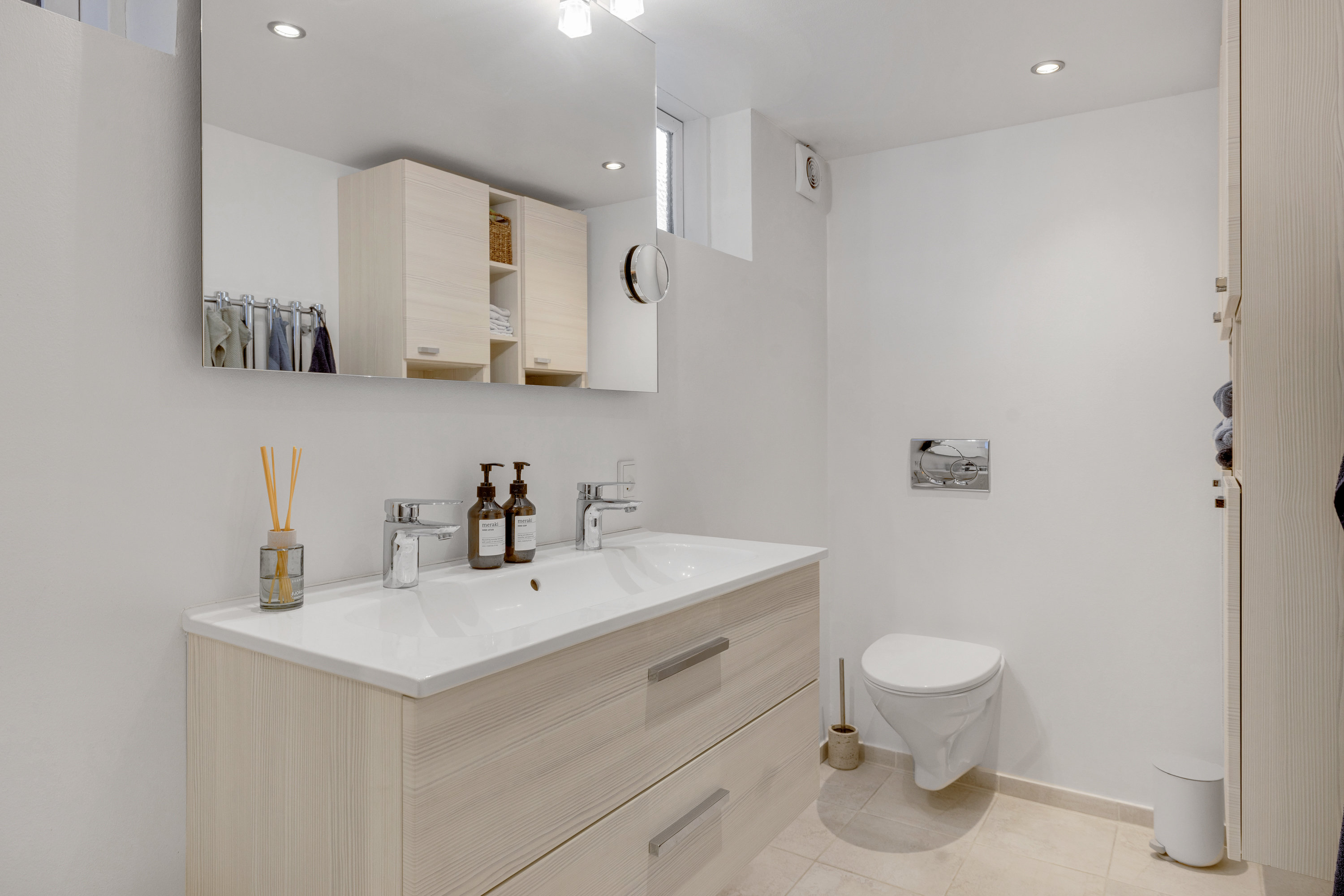 Fremhævet badeværelse billede i fuldskærmstilstand. Billede af Axel Juels Alle 86, 2750 Ballerup