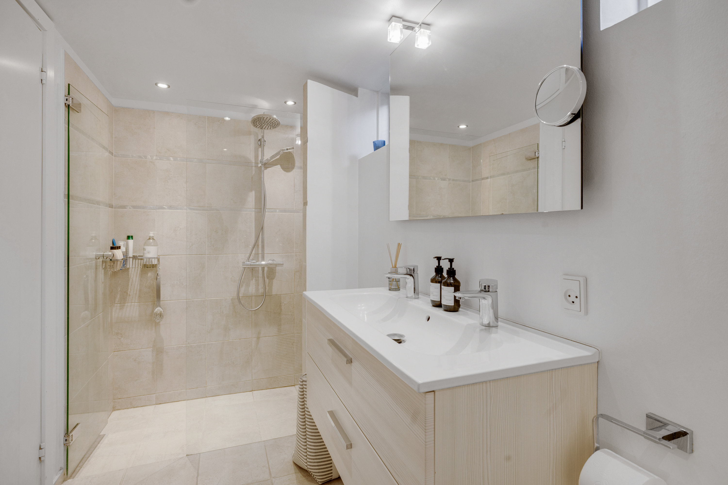 Fremhævet badeværelse billede i fuldskærmstilstand. Billede af Axel Juels Alle 86, 2750 Ballerup