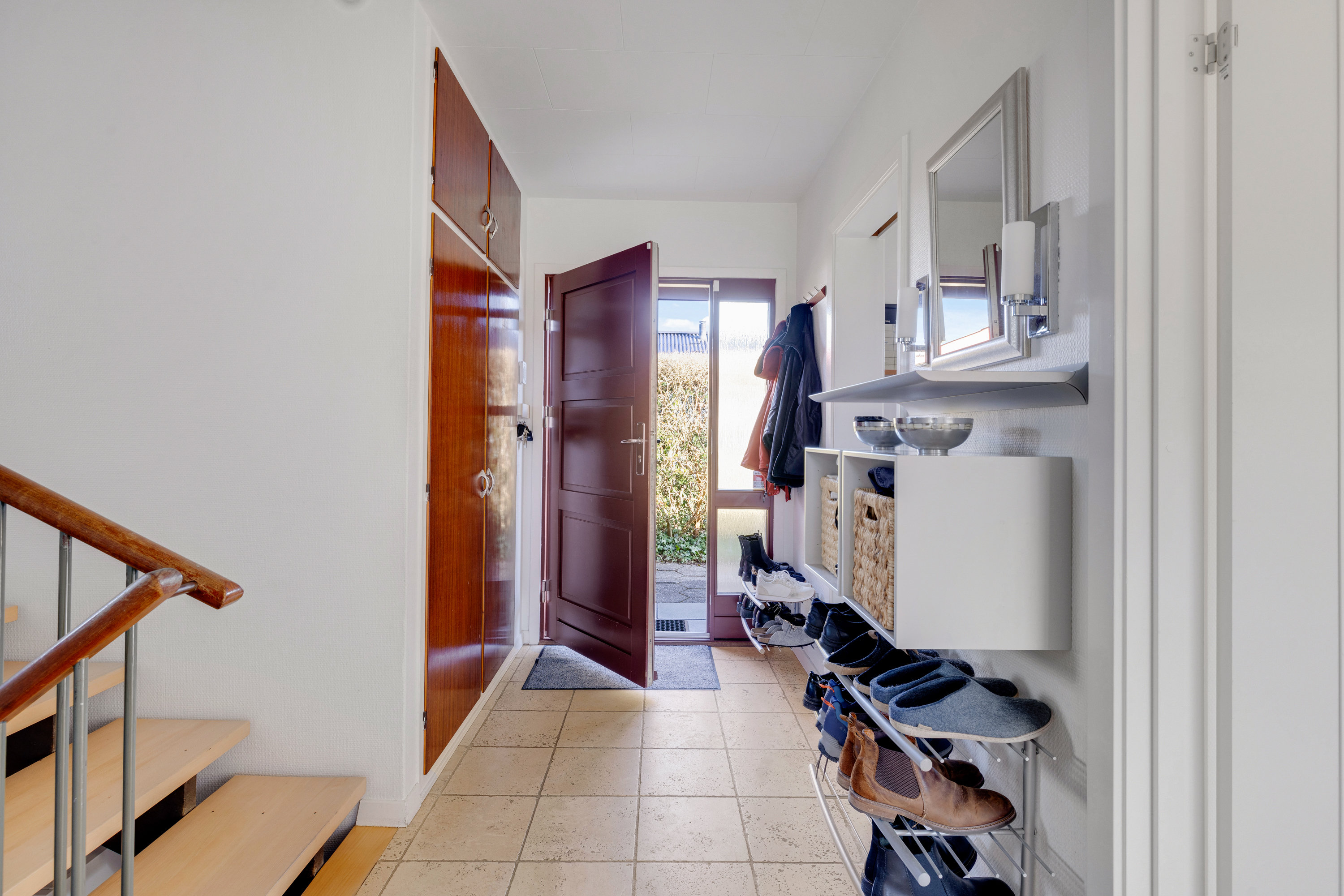 Fremhævet gang billede i fuldskærmstilstand. Billede af Axel Juels Alle 86, 2750 Ballerup