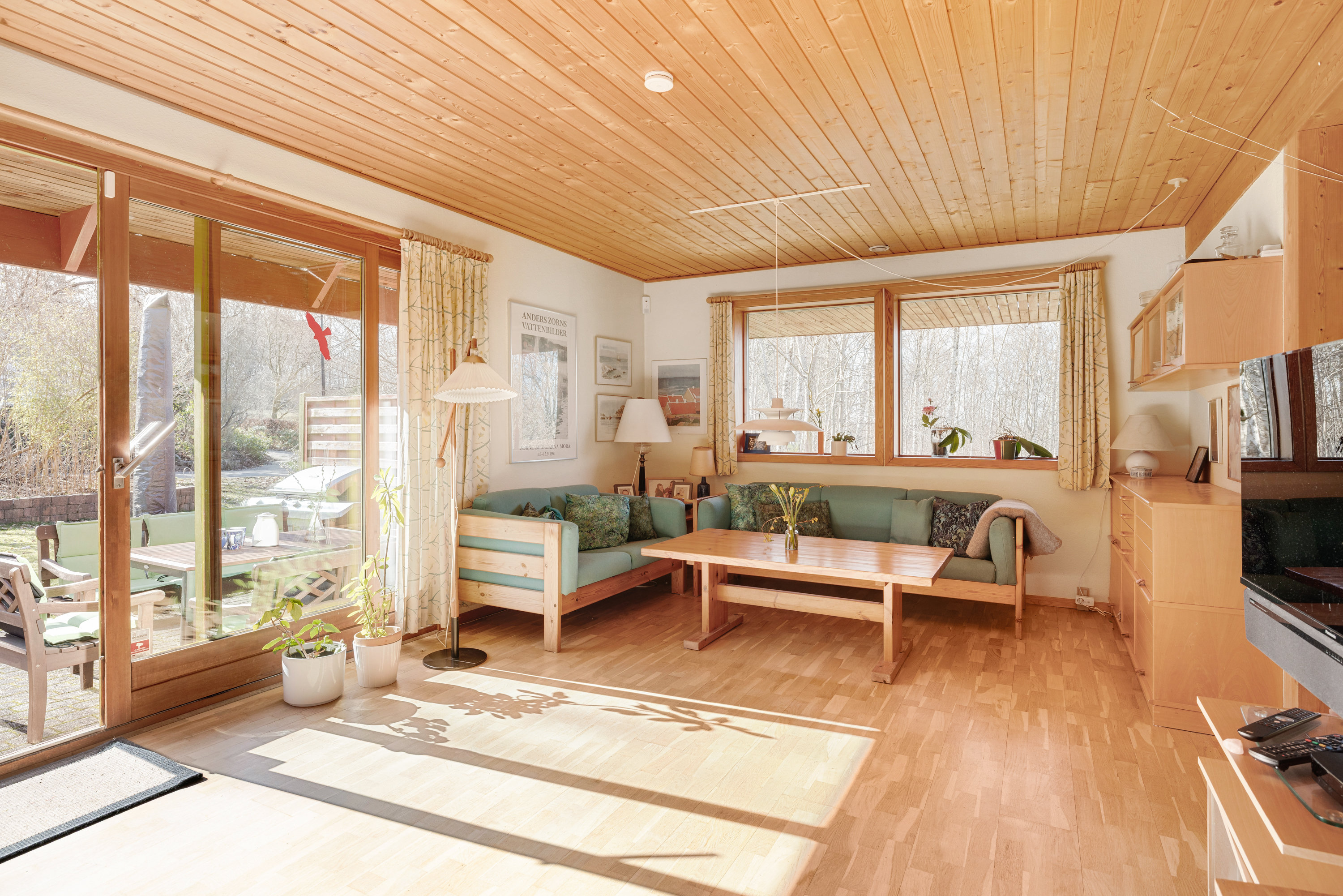 Fremhævet stue billede i fuldskærmstilstand. Billede af Vandtårnsvej 17, 3460 Birkerød