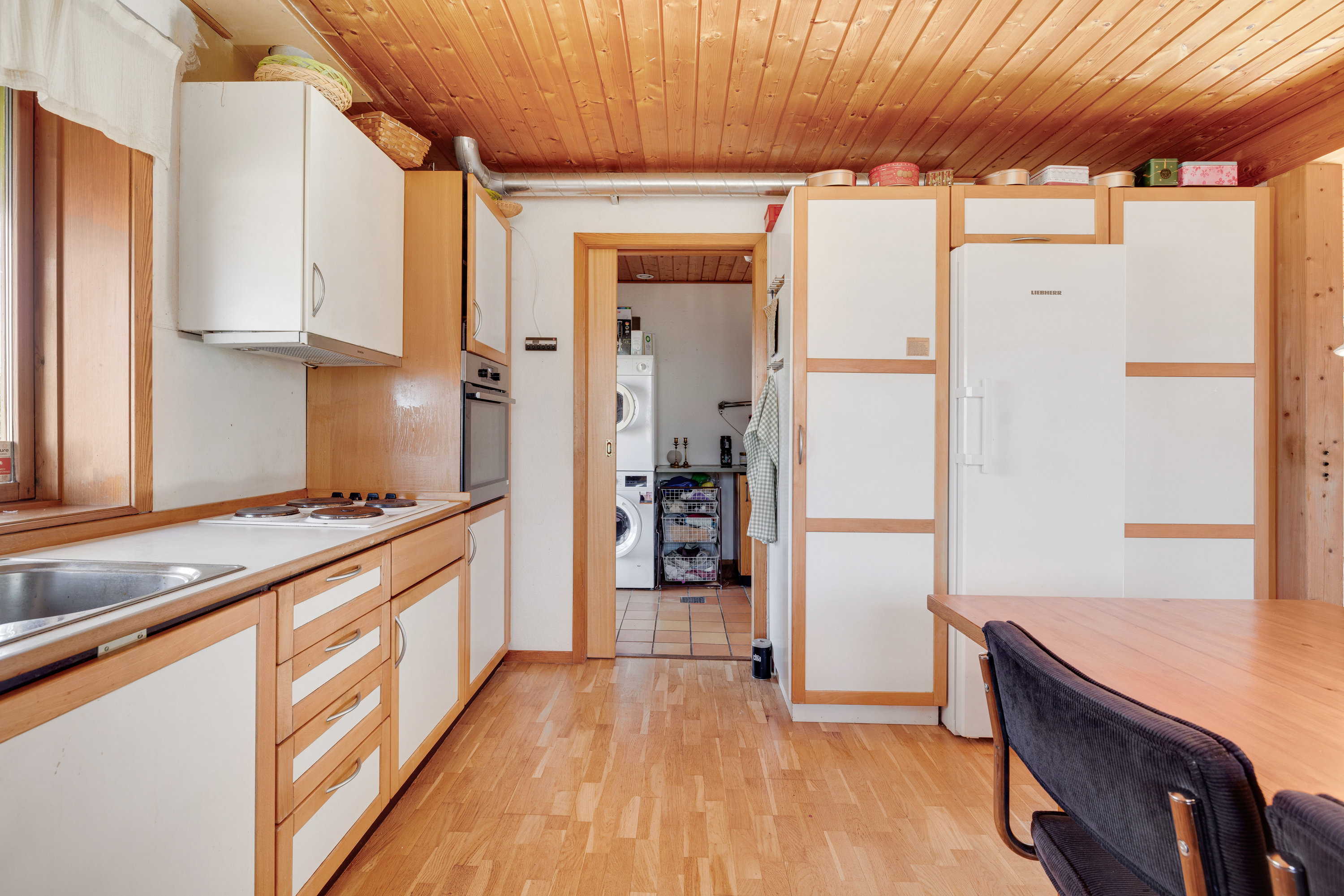 Fremhævet køkken billede i fuldskærmstilstand. Billede af Vandtårnsvej 17, 3460 Birkerød