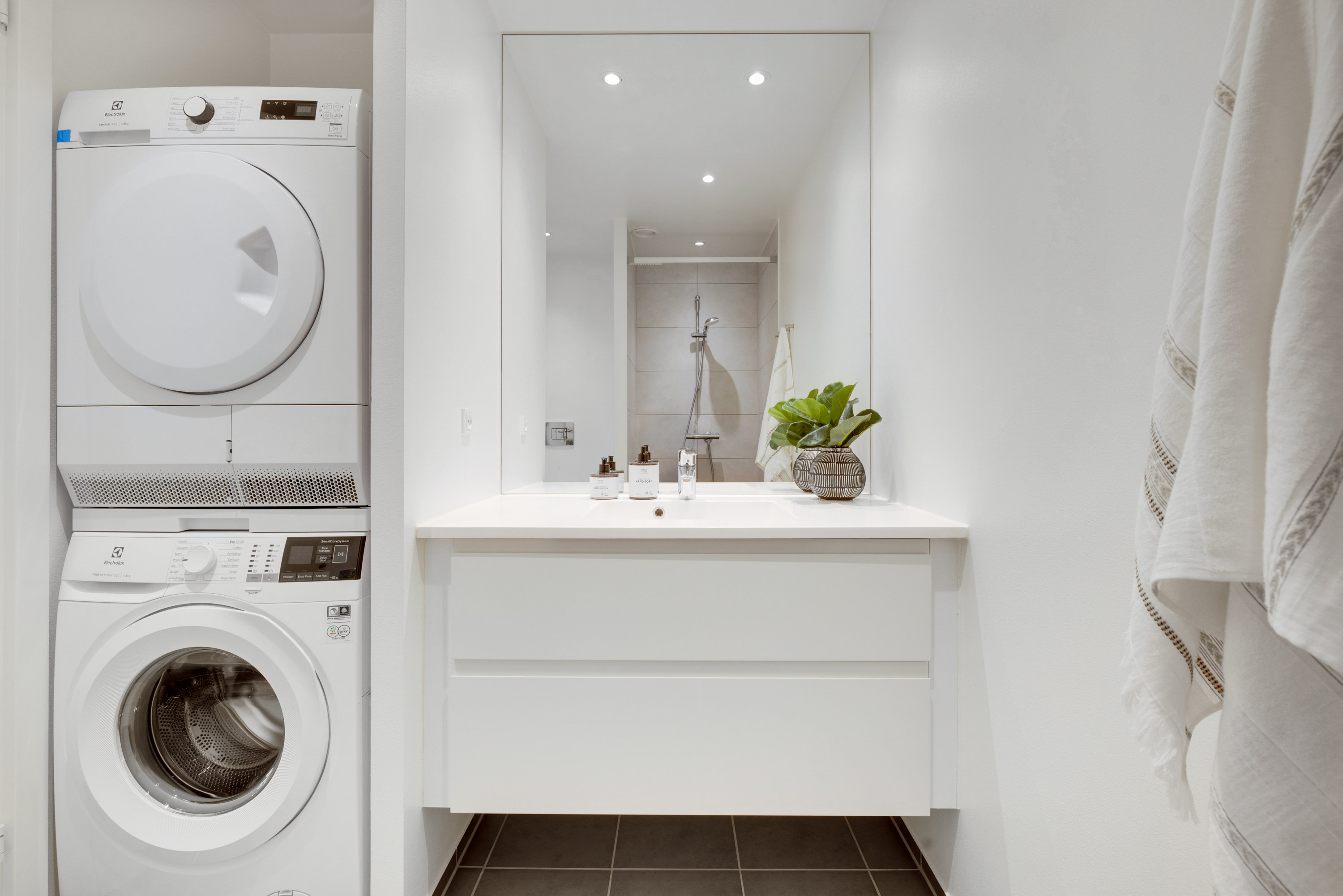 Fremhævet andet billede i fuldskærmstilstand. Billede af Teglholmsgade 14A, st.. tv., 2450 København SV