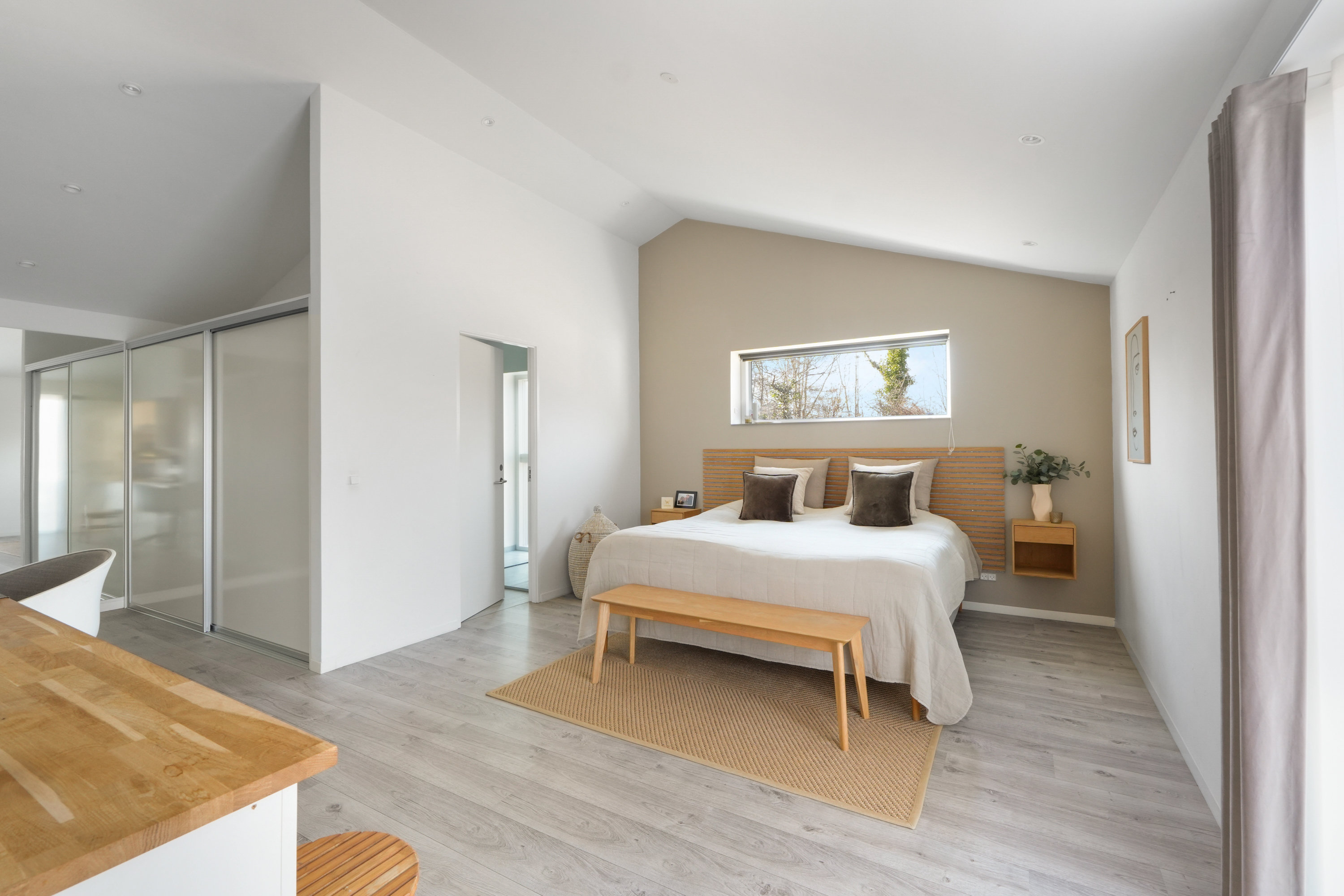 Fremhævet soveværelse billede i fuldskærmstilstand. Billede af Bøndermosevej 12, 2750 Ballerup