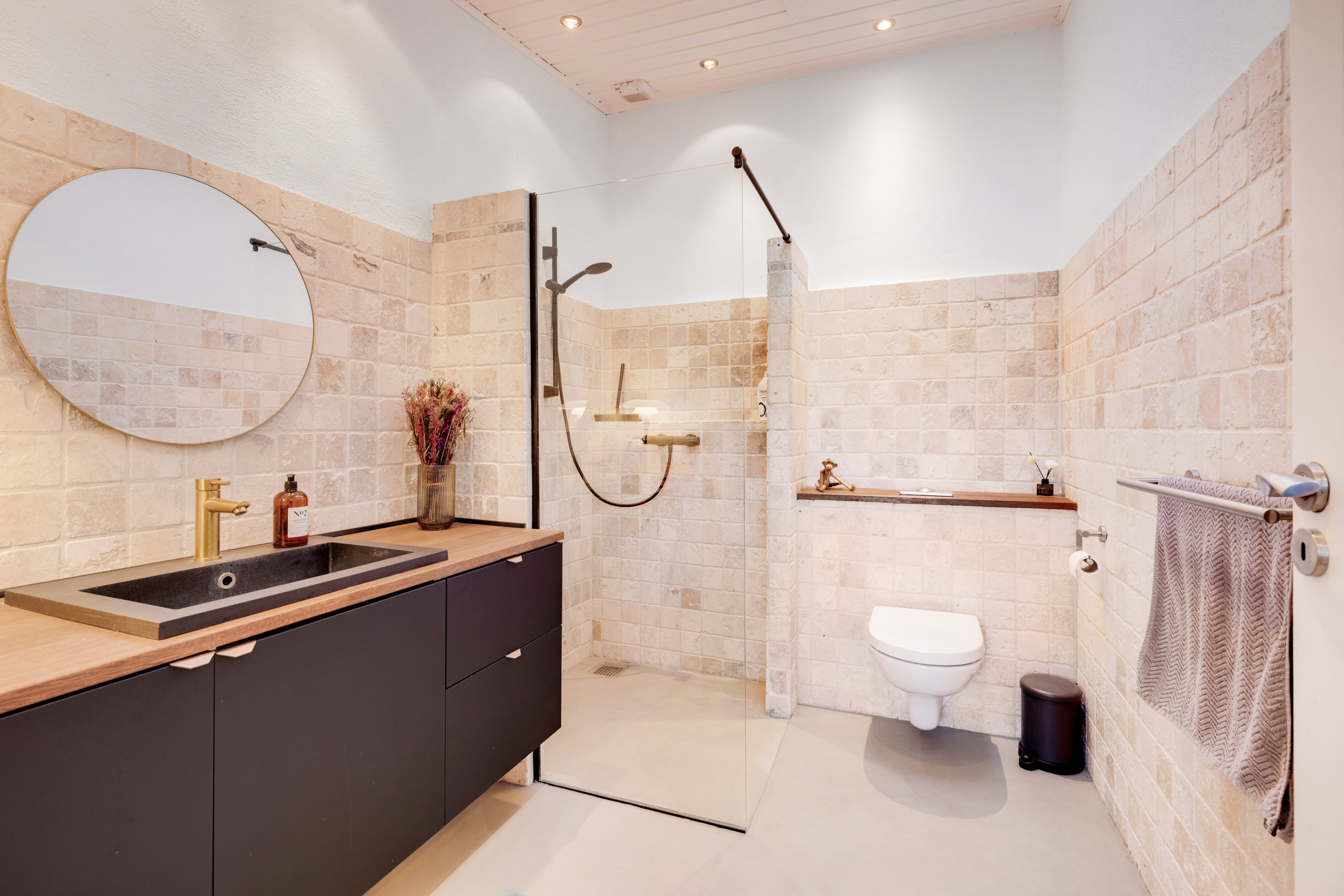 Fremhævet badeværelse billede i fuldskærmstilstand. Billede af Klokkerhaven 56, 2750 Ballerup