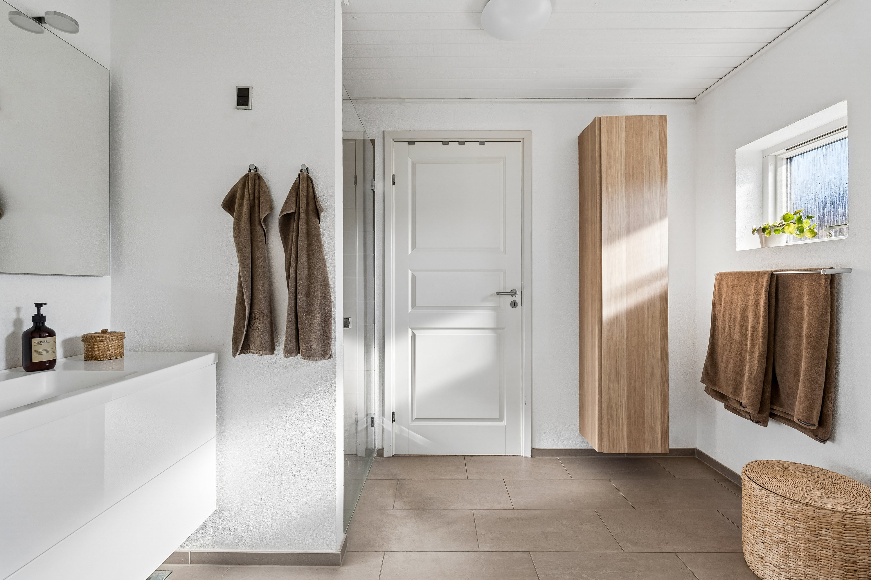 Fremhævet badeværelse billede i fuldskærmstilstand. Billede af Lilleskoven 8, 8722 Hedensted