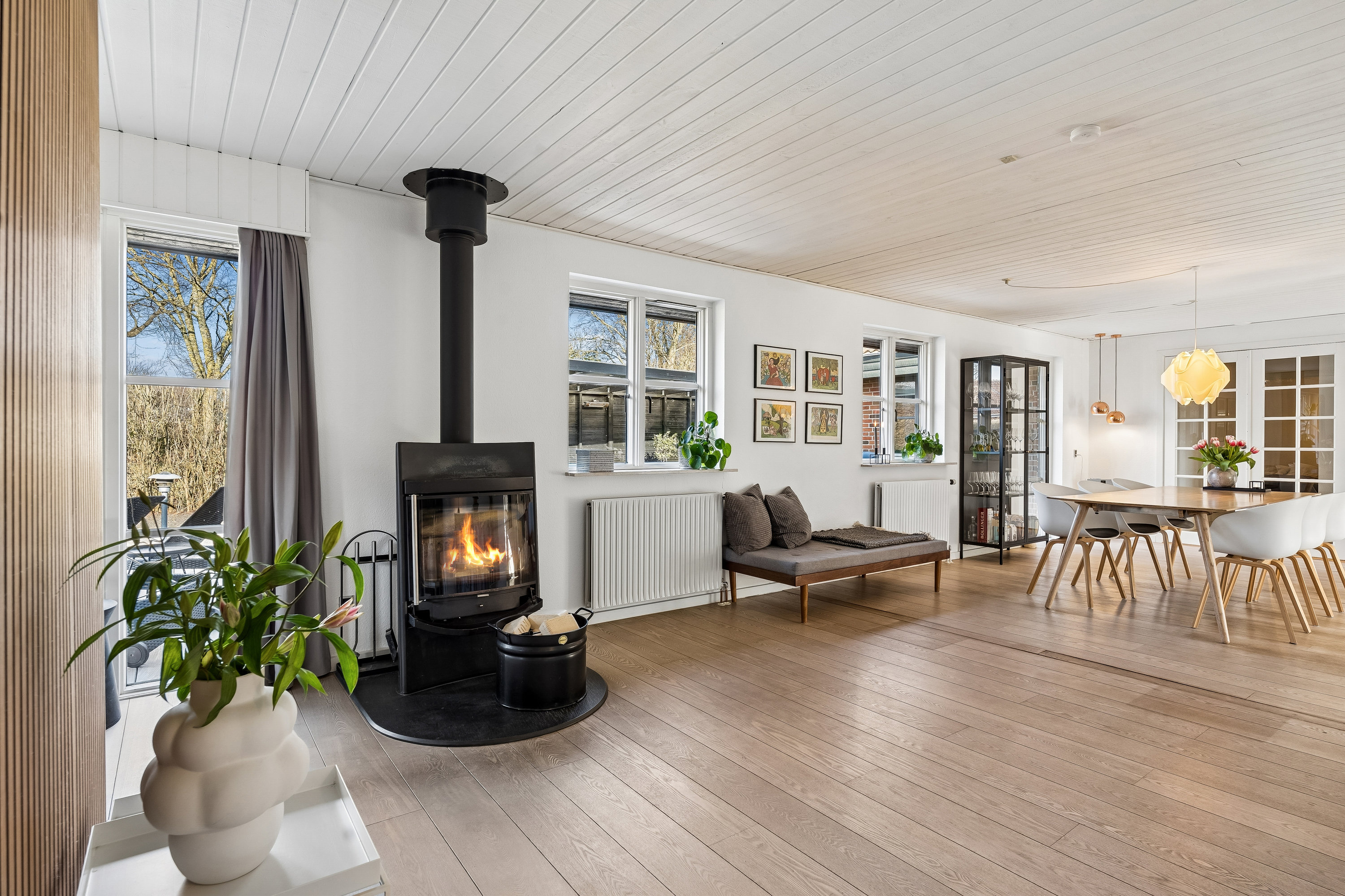 Fremhævet stue billede i fuldskærmstilstand. Billede af Lilleskoven 8, 8722 Hedensted