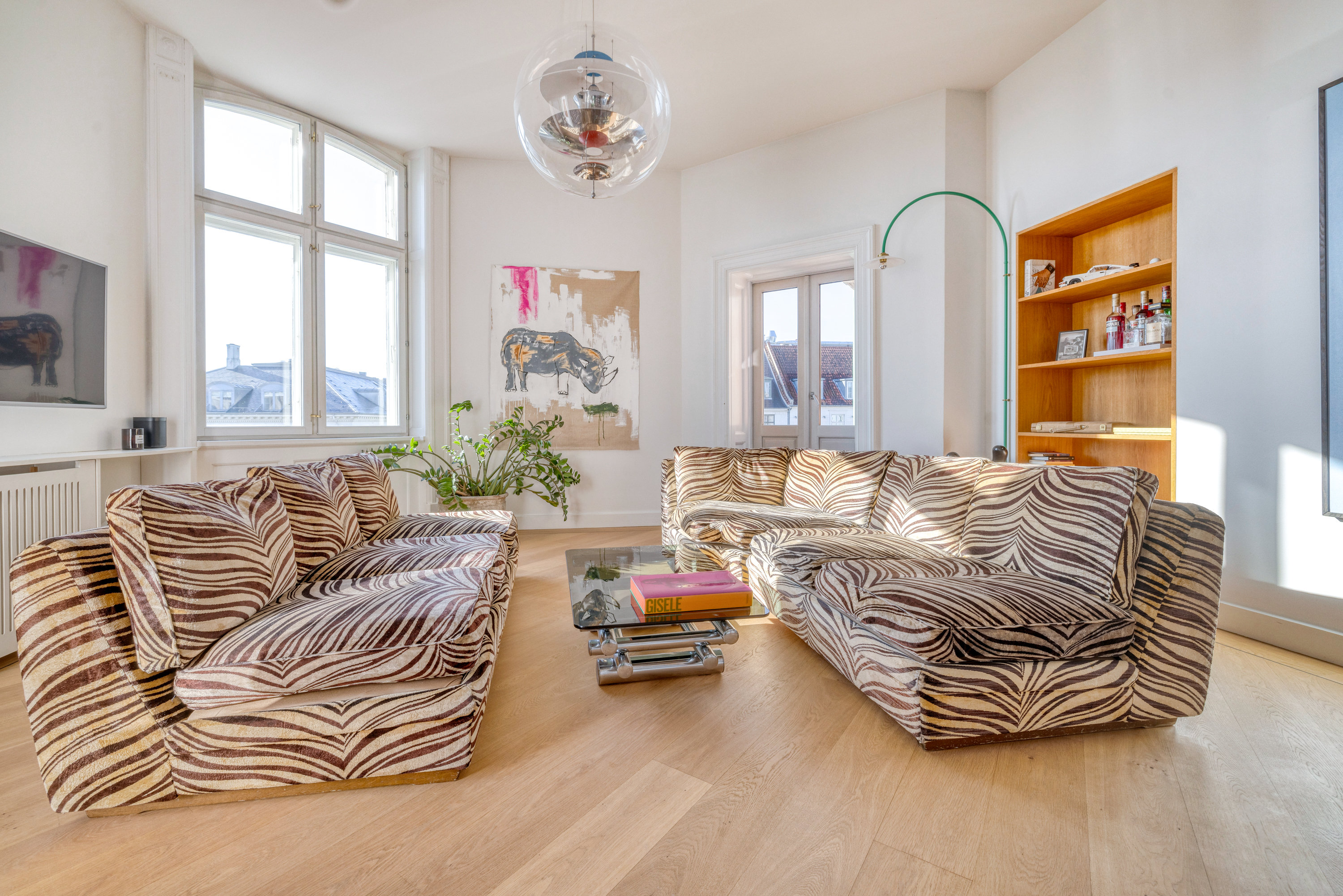 Fremhævet stue billede i fuldskærmstilstand. Billede af Sankt Annæ Plads 19A, 3. tv., 1250 København K