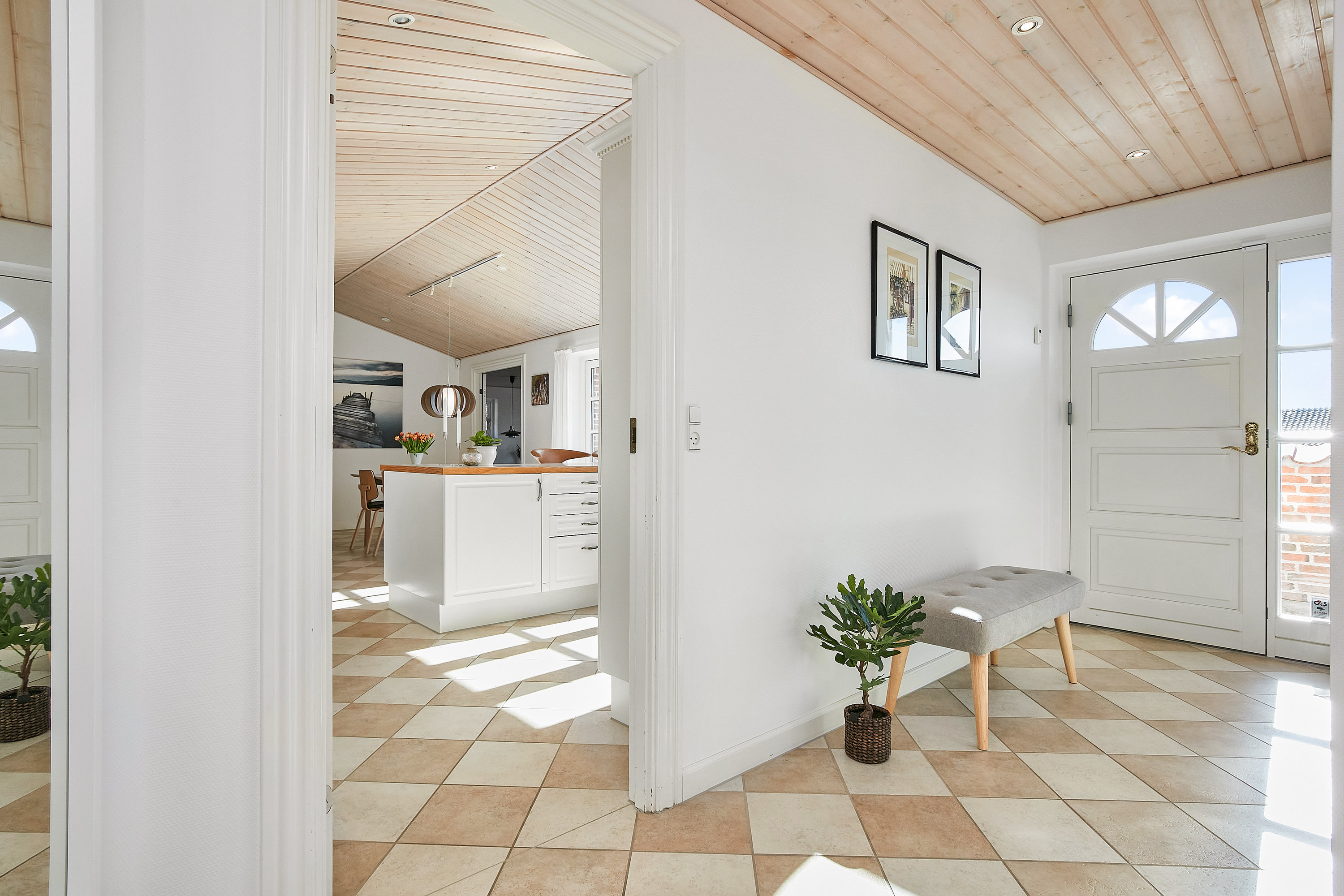 Fremhævet entre billede i fuldskærmstilstand. Billede af Kastanjealle 47, Egebjerg, 8700 Horsens