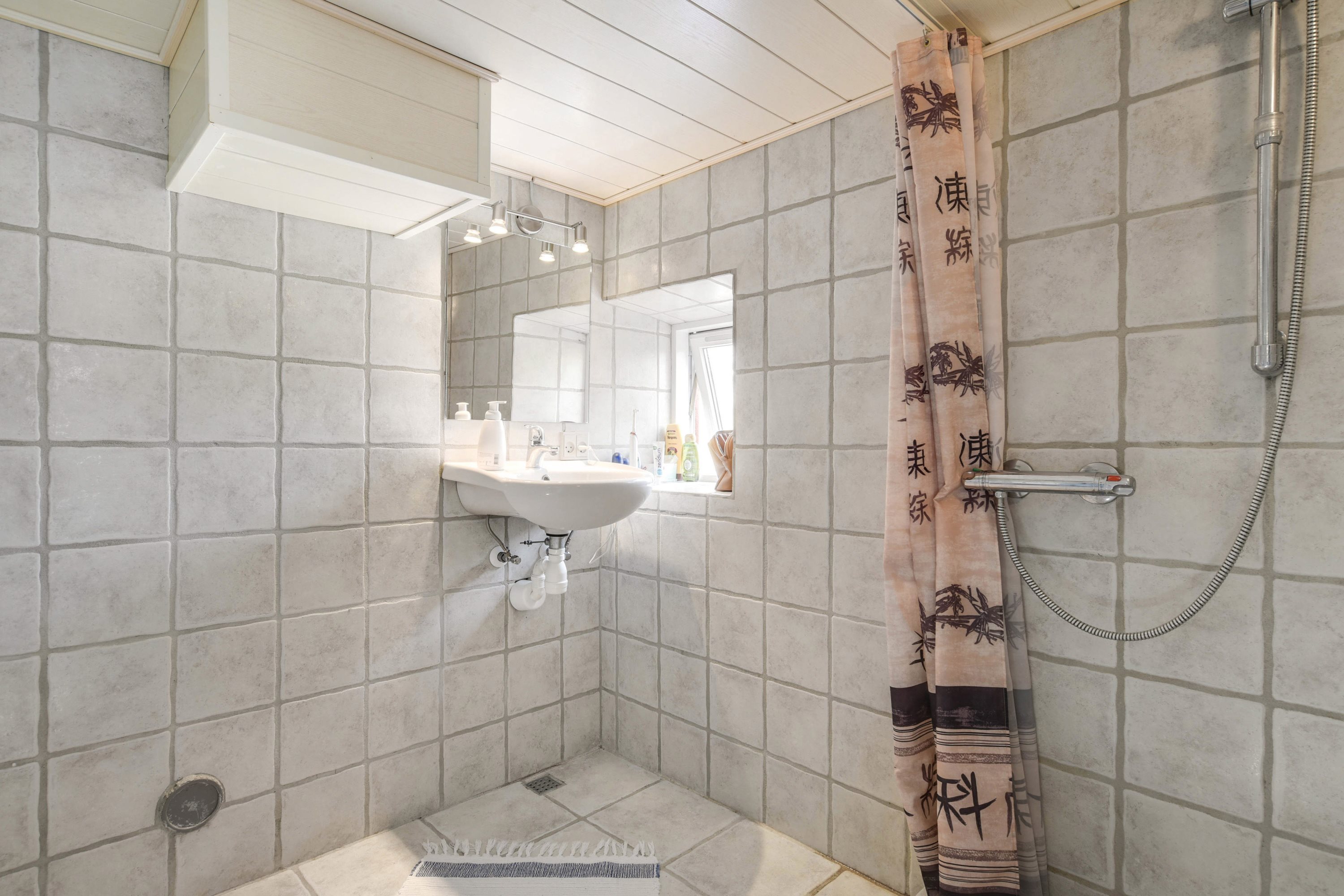 Fremhævet badeværelse billede i fuldskærmstilstand. Billede af Langgade 3A, 7600 Struer