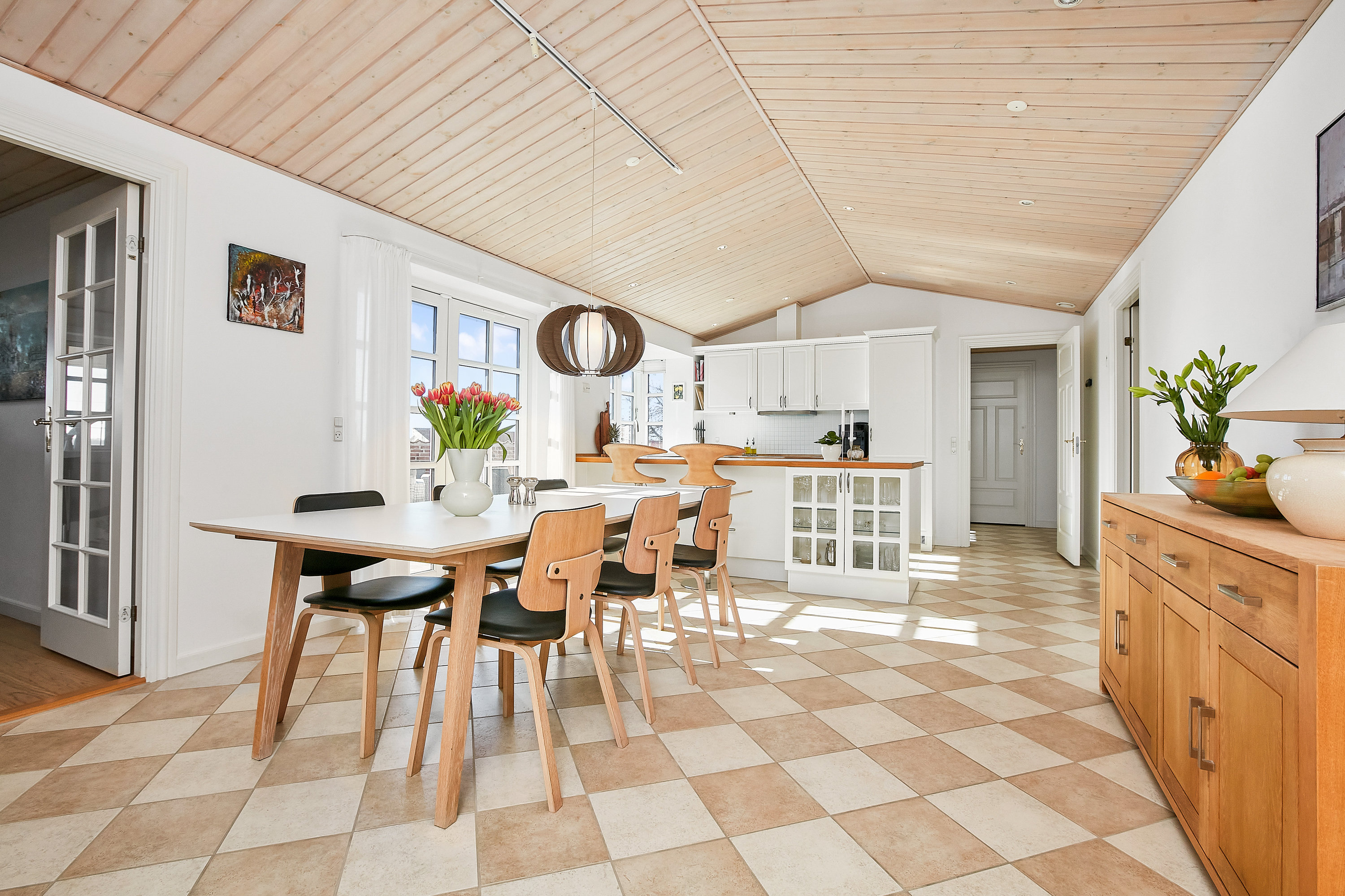 Fremhævet køkken/alrum billede i fuldskærmstilstand. Billede af Kastanjealle 47, Egebjerg, 8700 Horsens