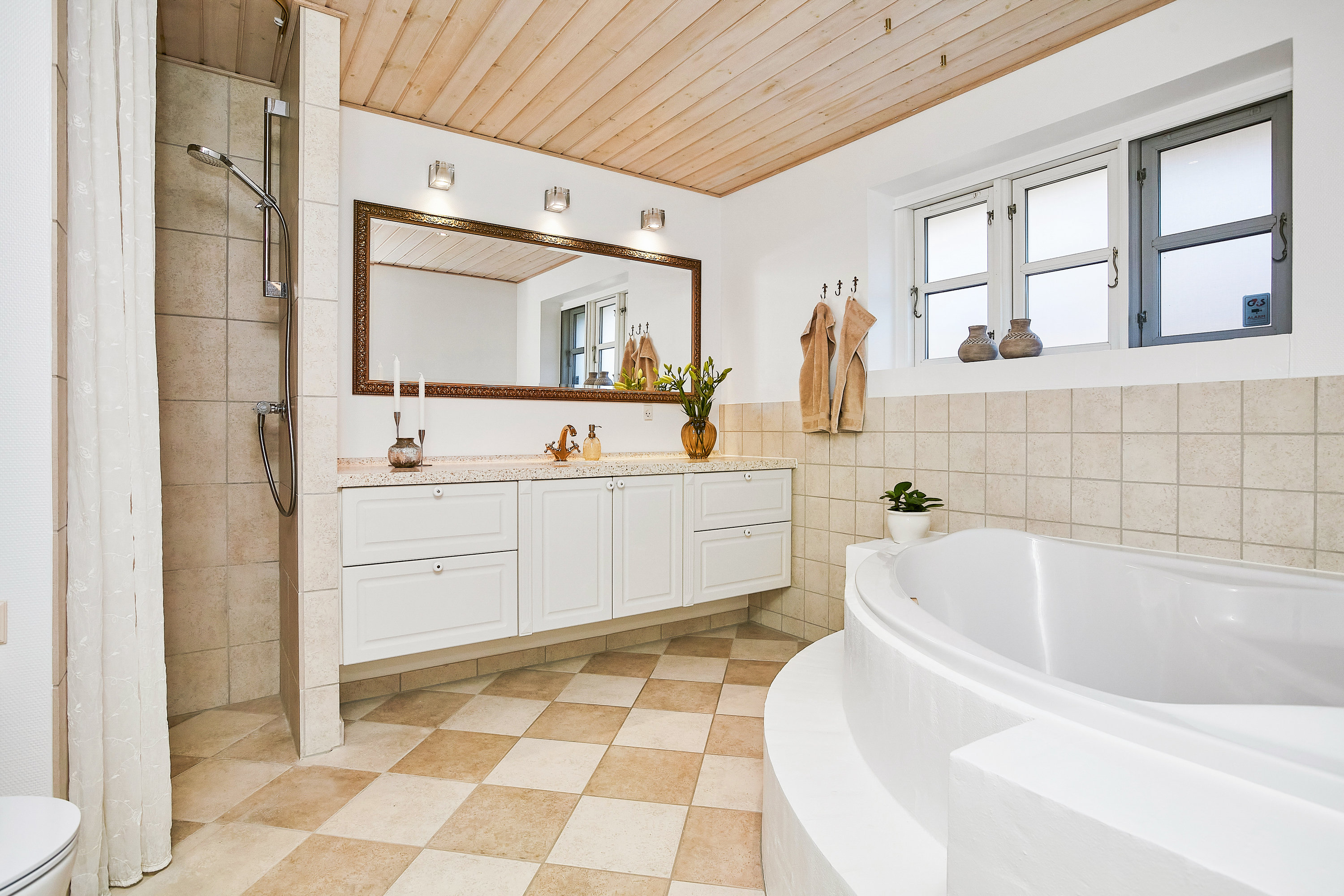 Fremhævet badeværelse billede i fuldskærmstilstand. Billede af Kastanjealle 47, Egebjerg, 8700 Horsens