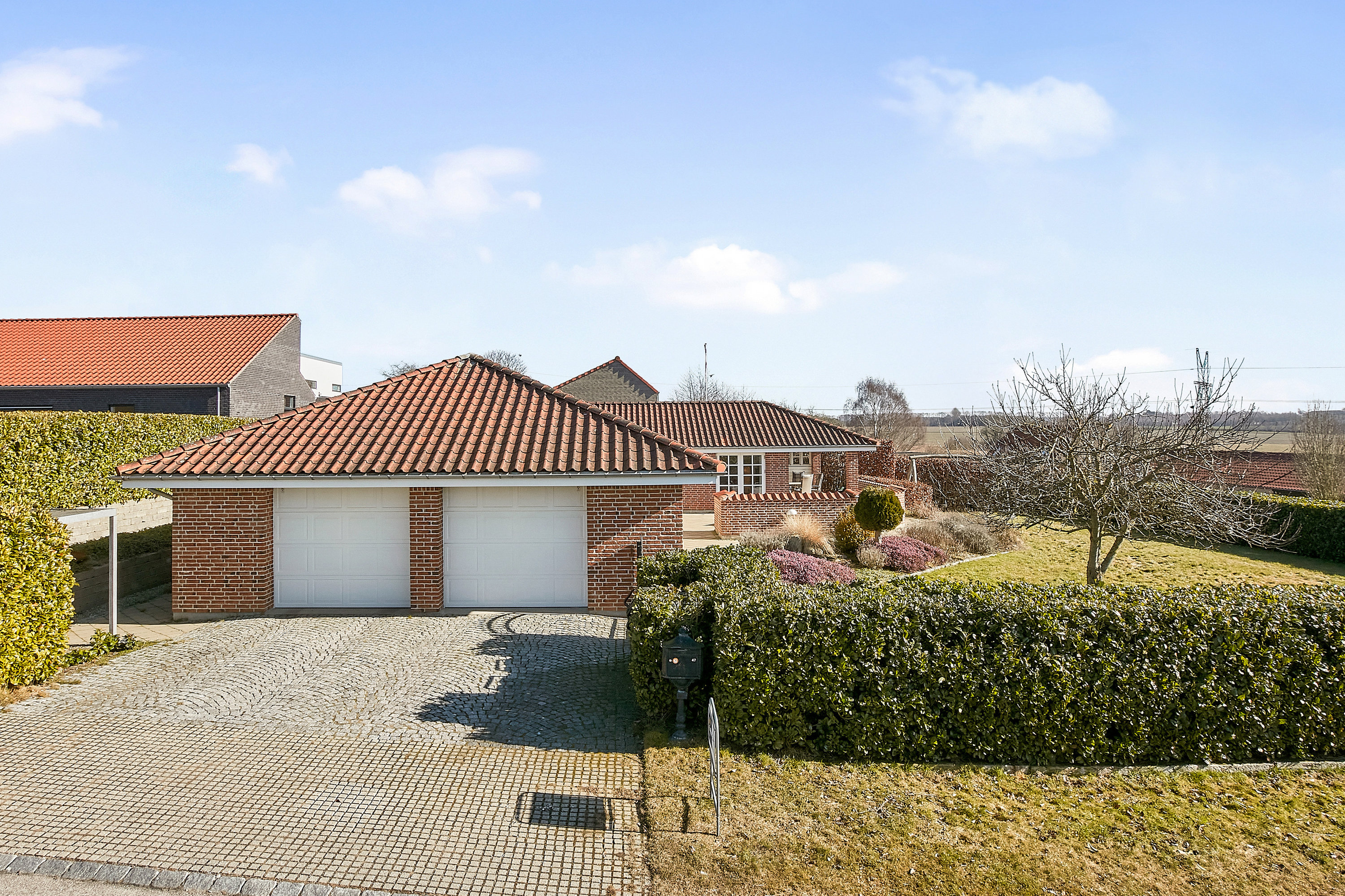 Fremhævet facade billede i fuldskærmstilstand. Billede af Kastanjealle 47, Egebjerg, 8700 Horsens