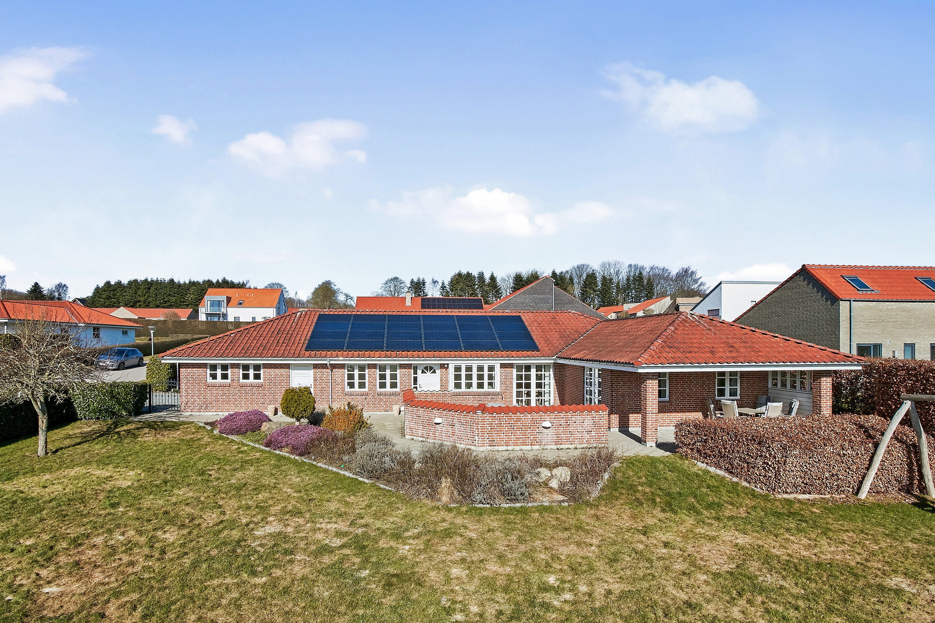 Fremhævet set fra haven billede i fuldskærmstilstand. Billede af Kastanjealle 47, Egebjerg, 8700 Horsens