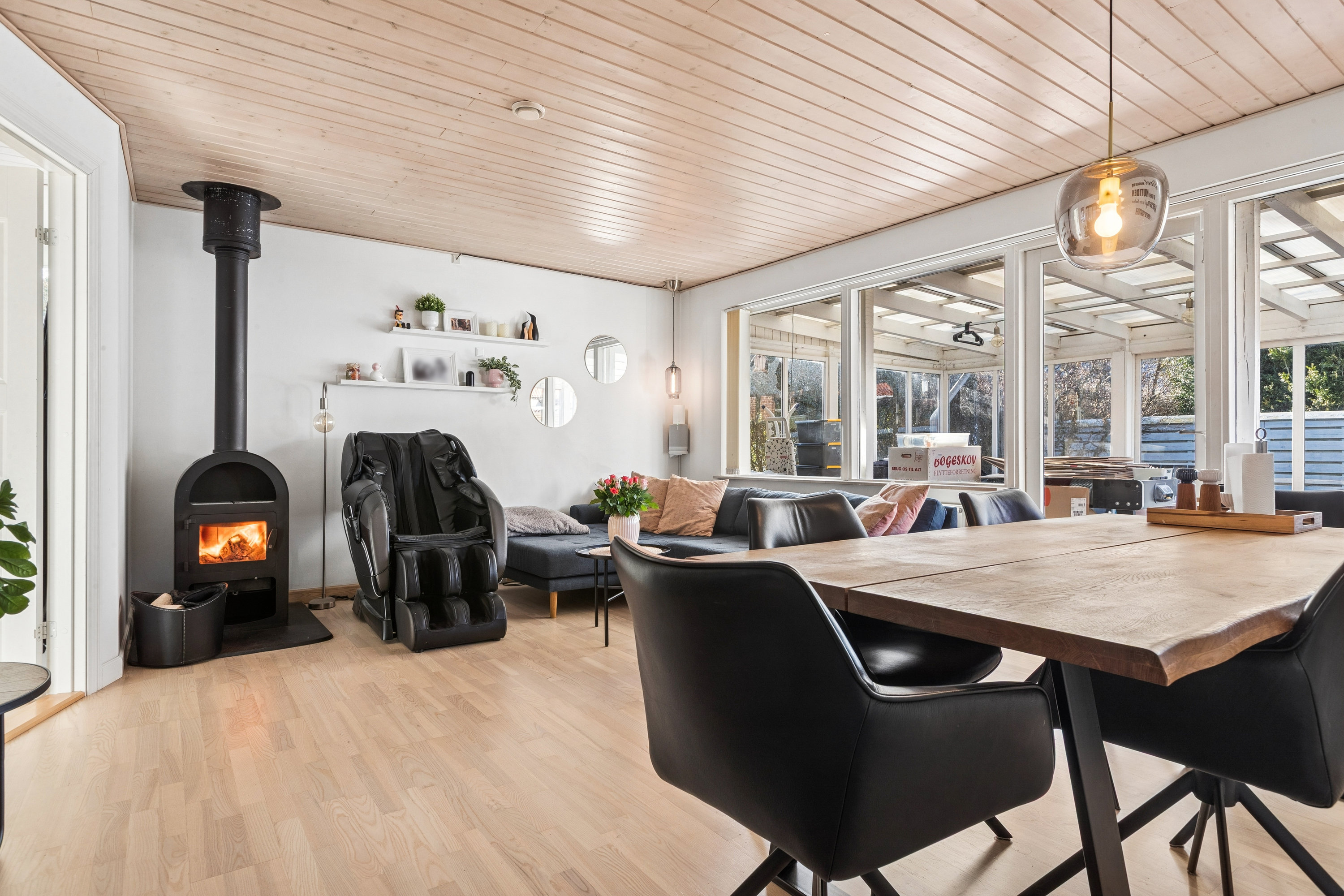 Fremhævet stue billede i fuldskærmstilstand. Billede af Køgevej 249A, 2635 Ishøj