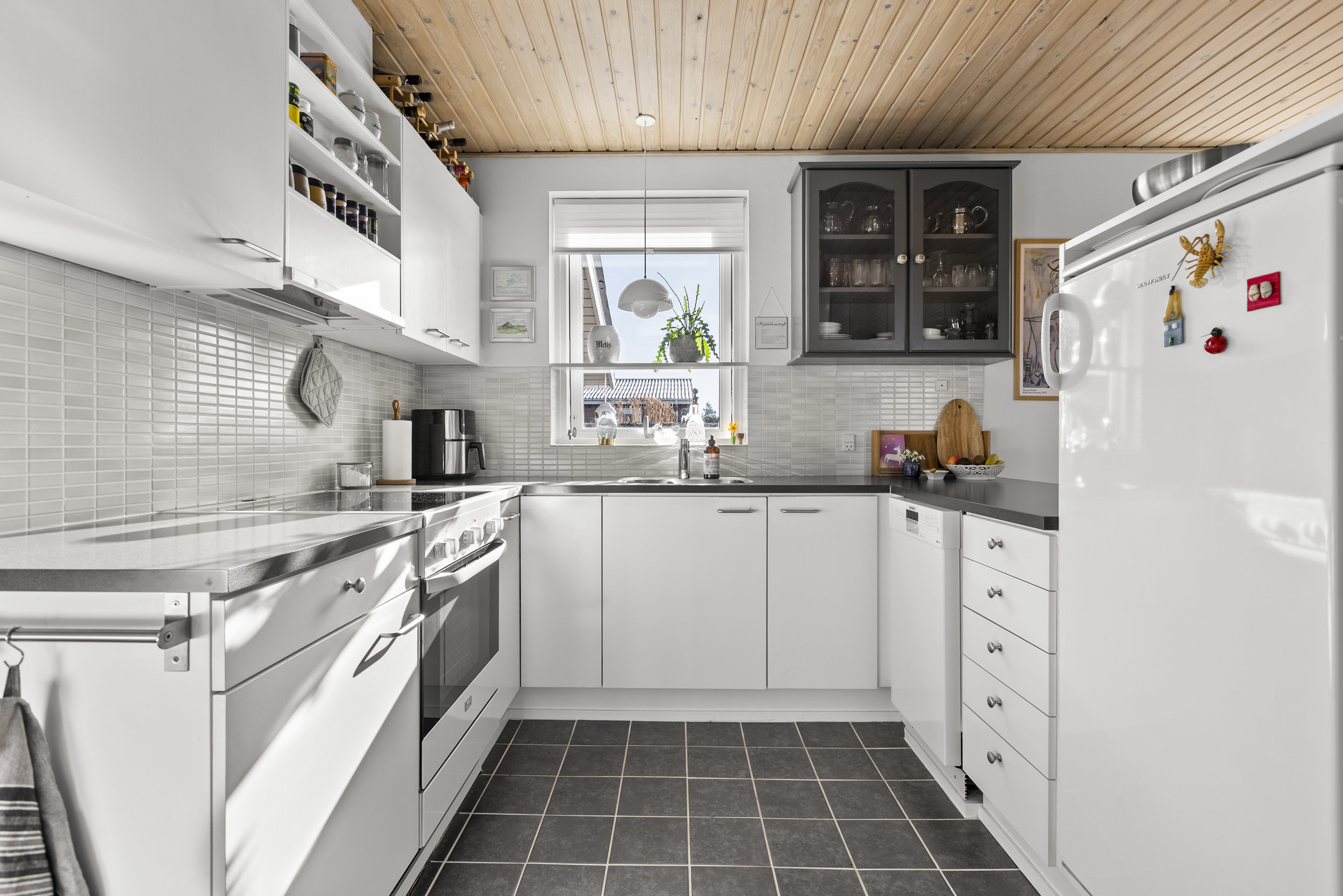 Fremhævet køkken billede i fuldskærmstilstand. Billede af Rørmosevej 5A, 4400 Kalundborg