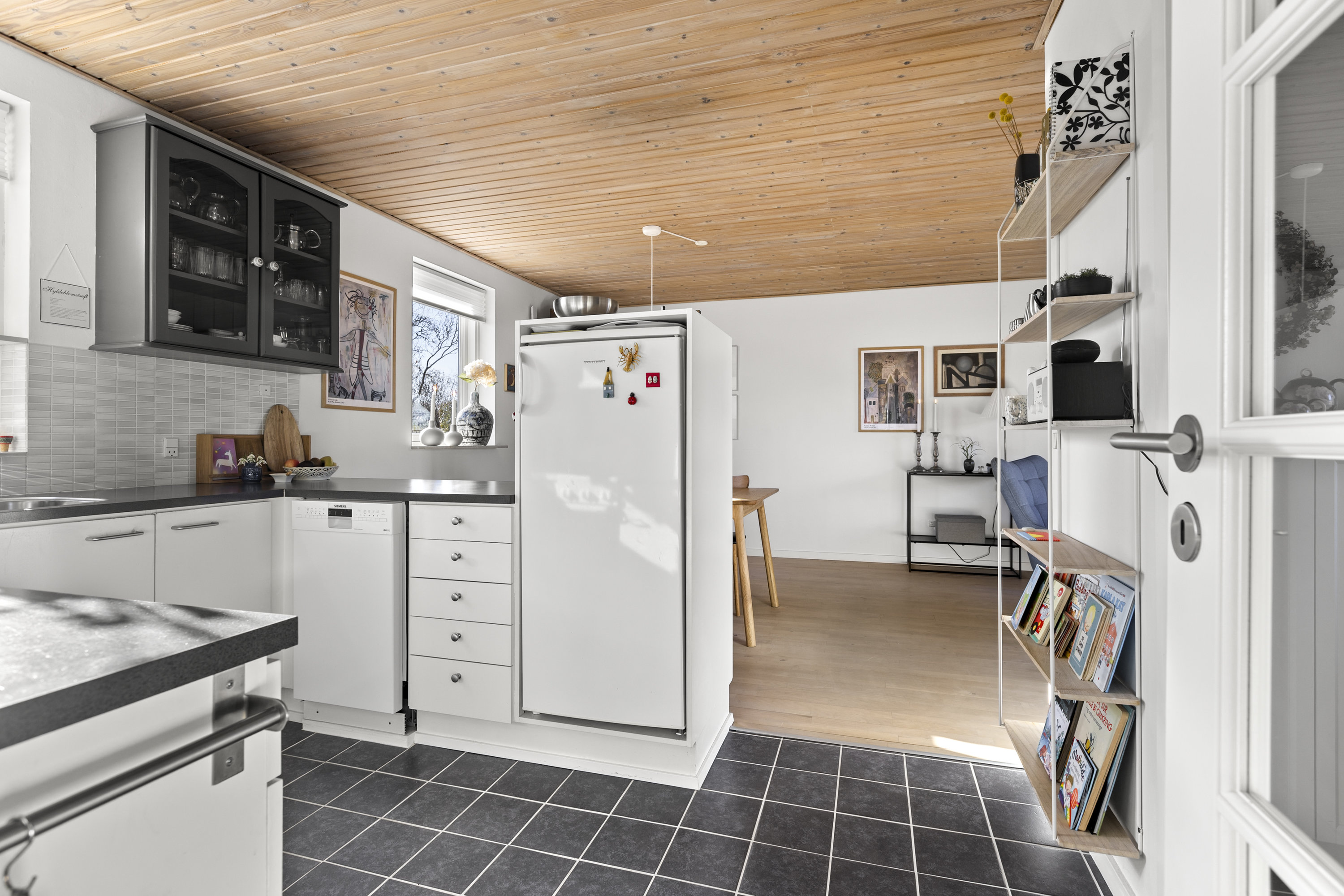 Fremhævet køkken billede i fuldskærmstilstand. Billede af Rørmosevej 5A, 4400 Kalundborg