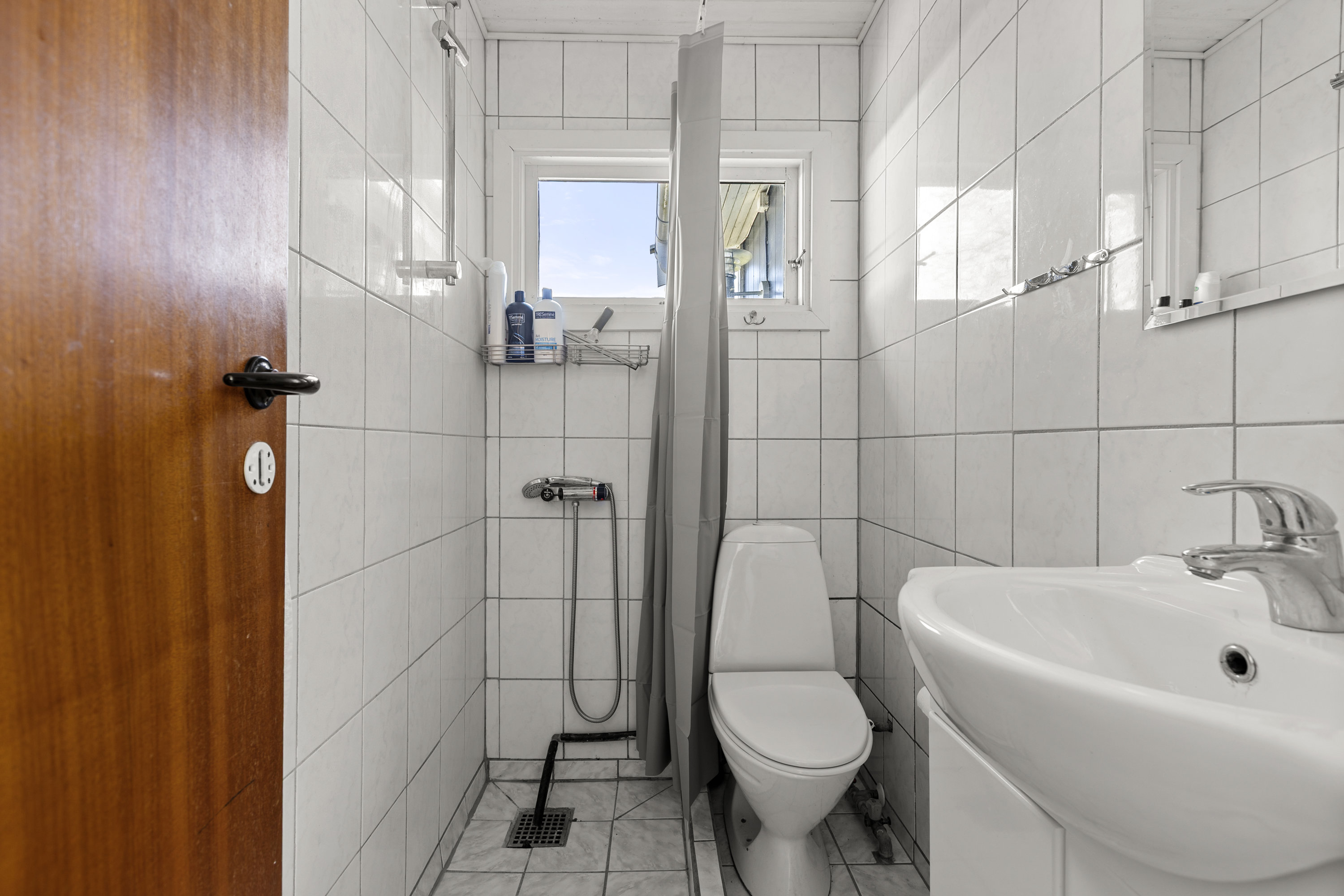 Fremhævet badeværelse billede i fuldskærmstilstand. Billede af Tornskadevej 3, Ll Kongsmark, 4200 Slagelse