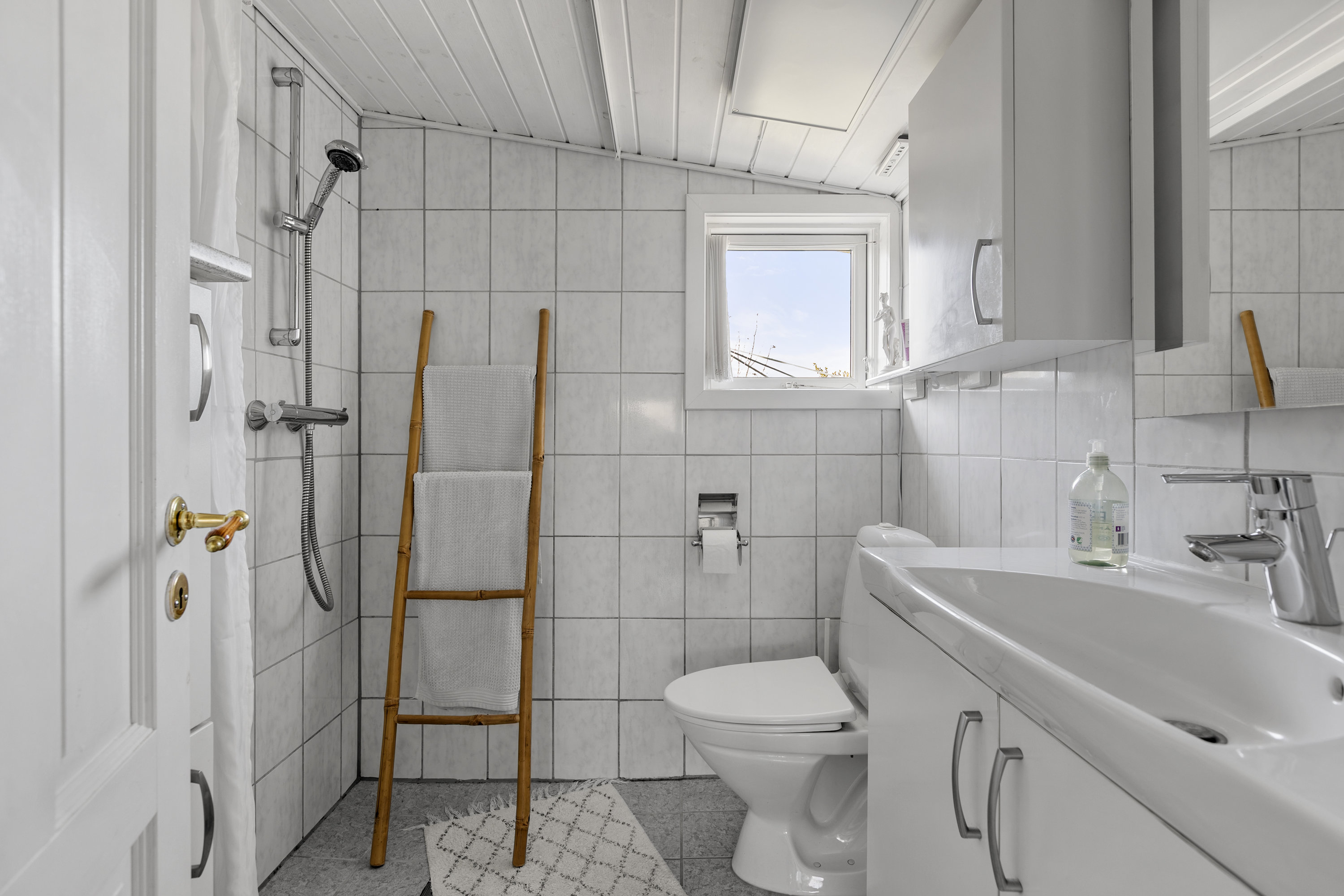 Fremhævet badeværelse billede i fuldskærmstilstand. Billede af Græsgangen 15, Næsby Strand, 4200 Slagelse