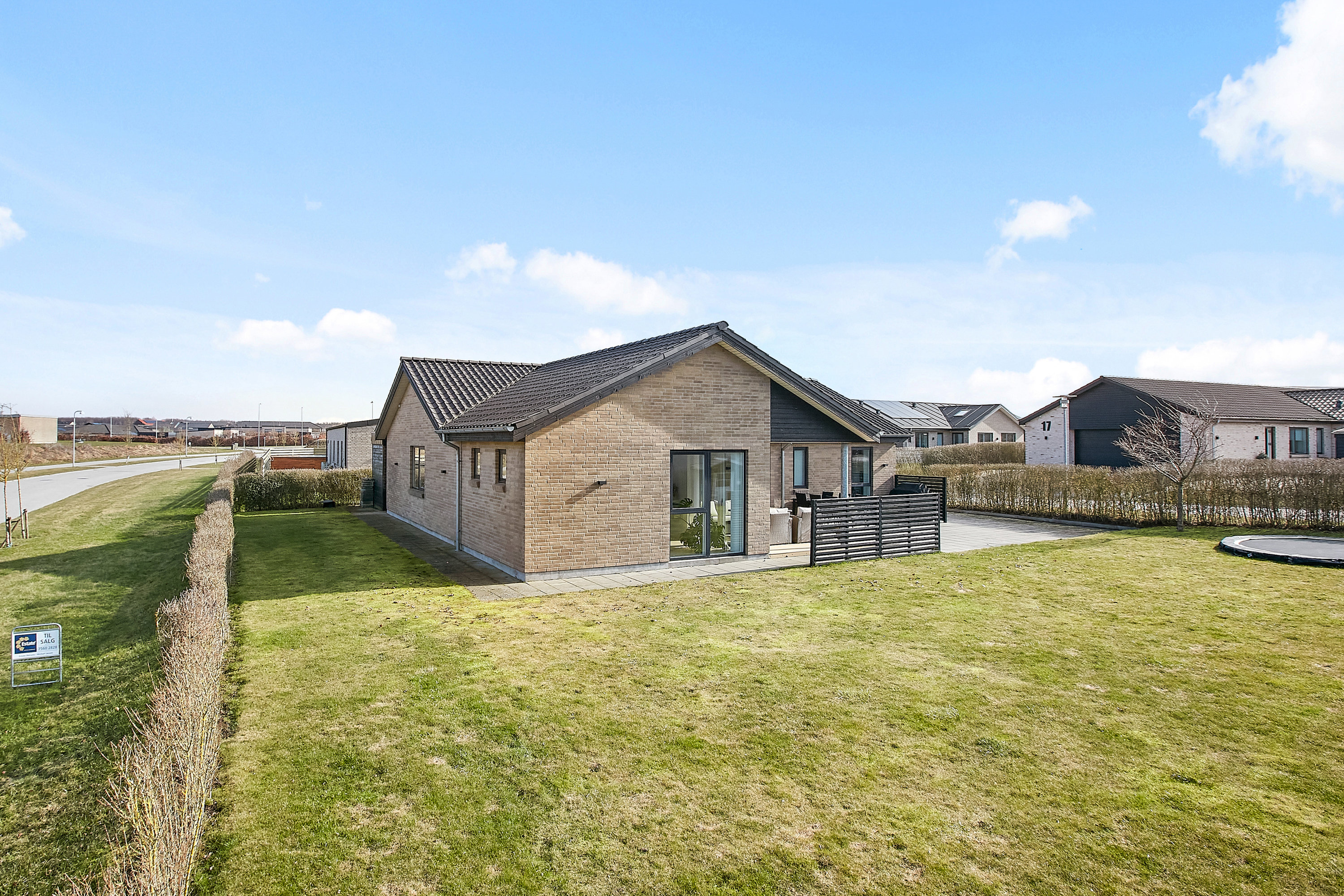 Fremhævet set fra haven billede i fuldskærmstilstand. Billede af Rødtjørnen 5, Torsted, 8700 Horsens