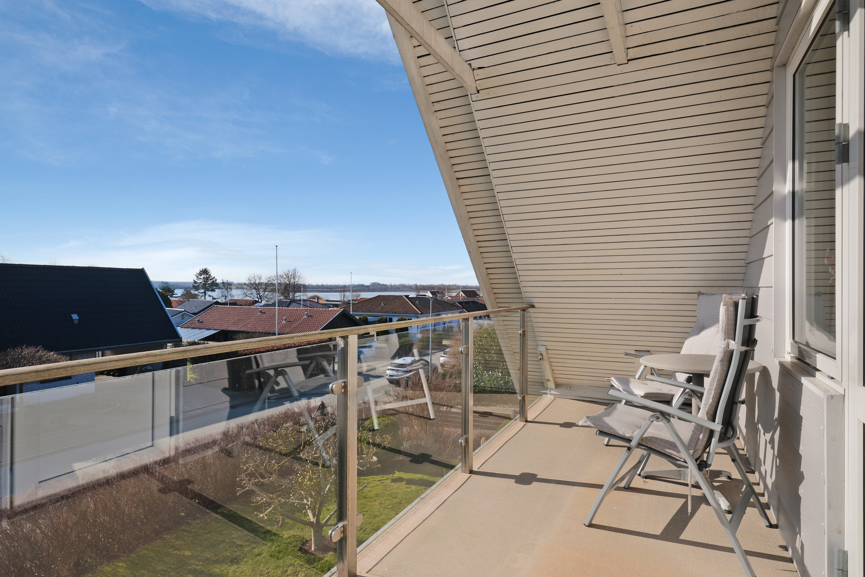 Fremhævet altan billede i fuldskærmstilstand. Billede af Elmevej 32, 5300 Kerteminde