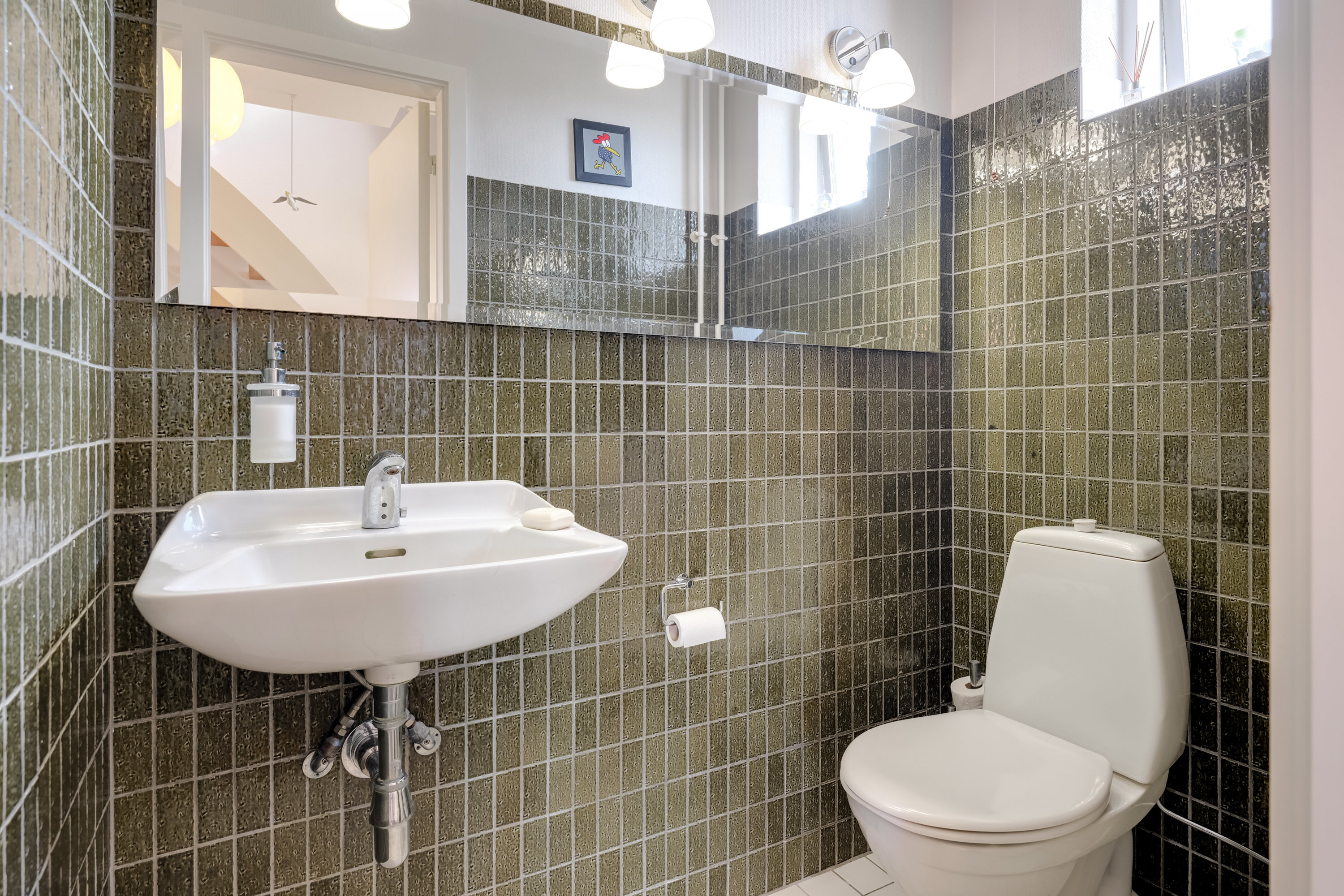 Fremhævet toilet billede i fuldskærmstilstand. Billede af Elmevej 32, 5300 Kerteminde