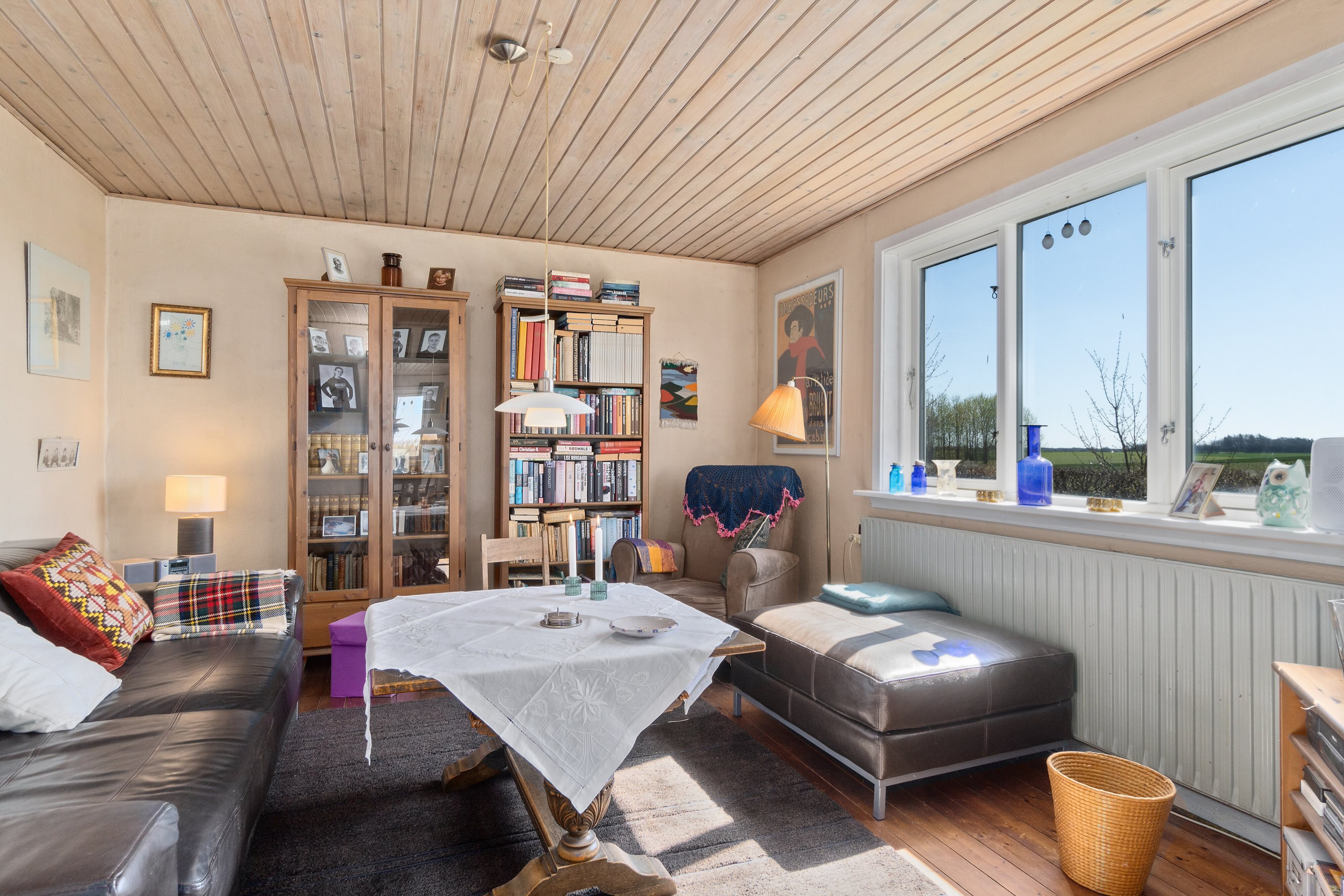 Fremhævet stue billede i fuldskærmstilstand. Billede af Hviddingvej 36, Hvidding, 8830 Tjele